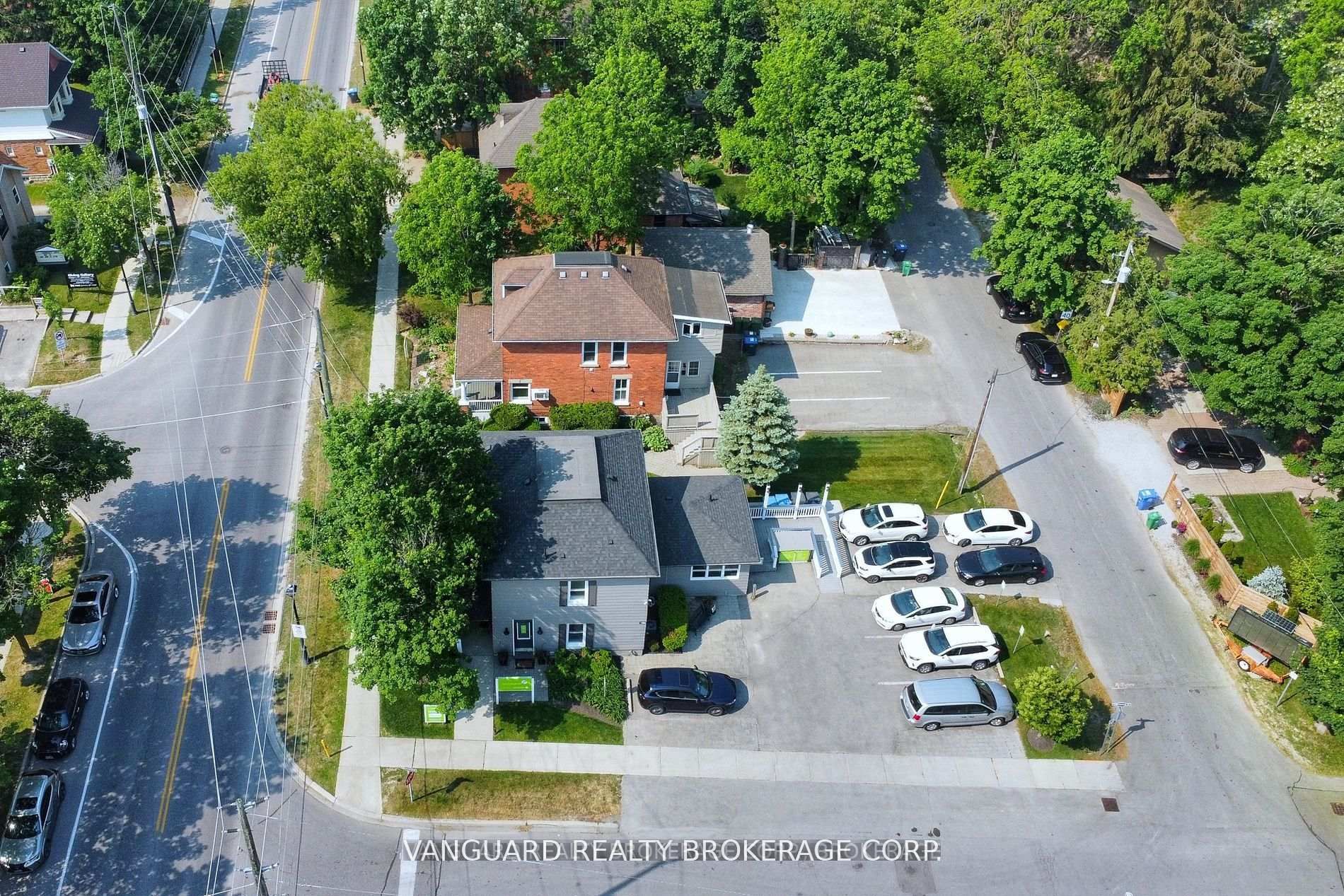69 King Street W Property Photo 4