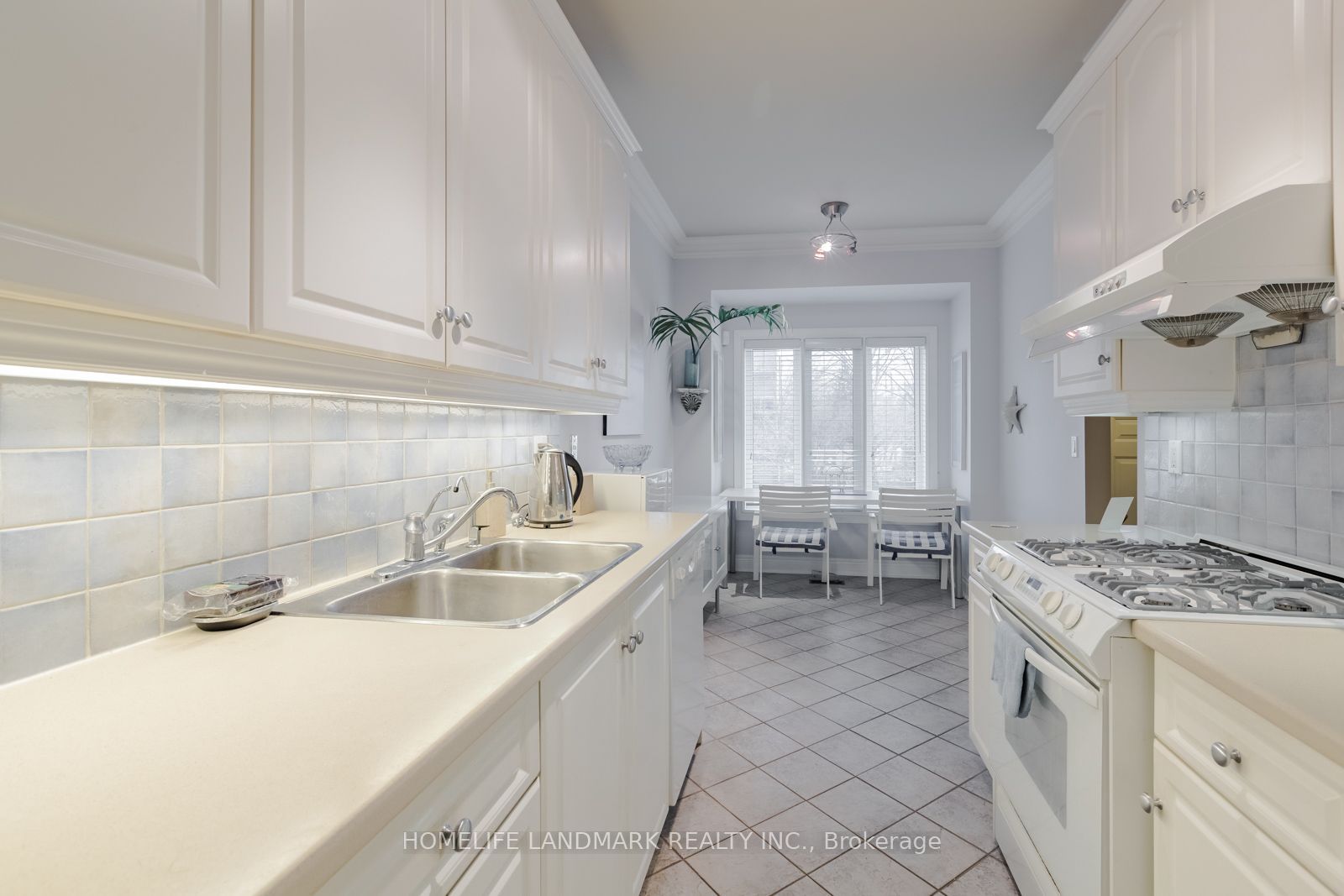 2283 Lake Shore Boulevard W B Property Photo 10