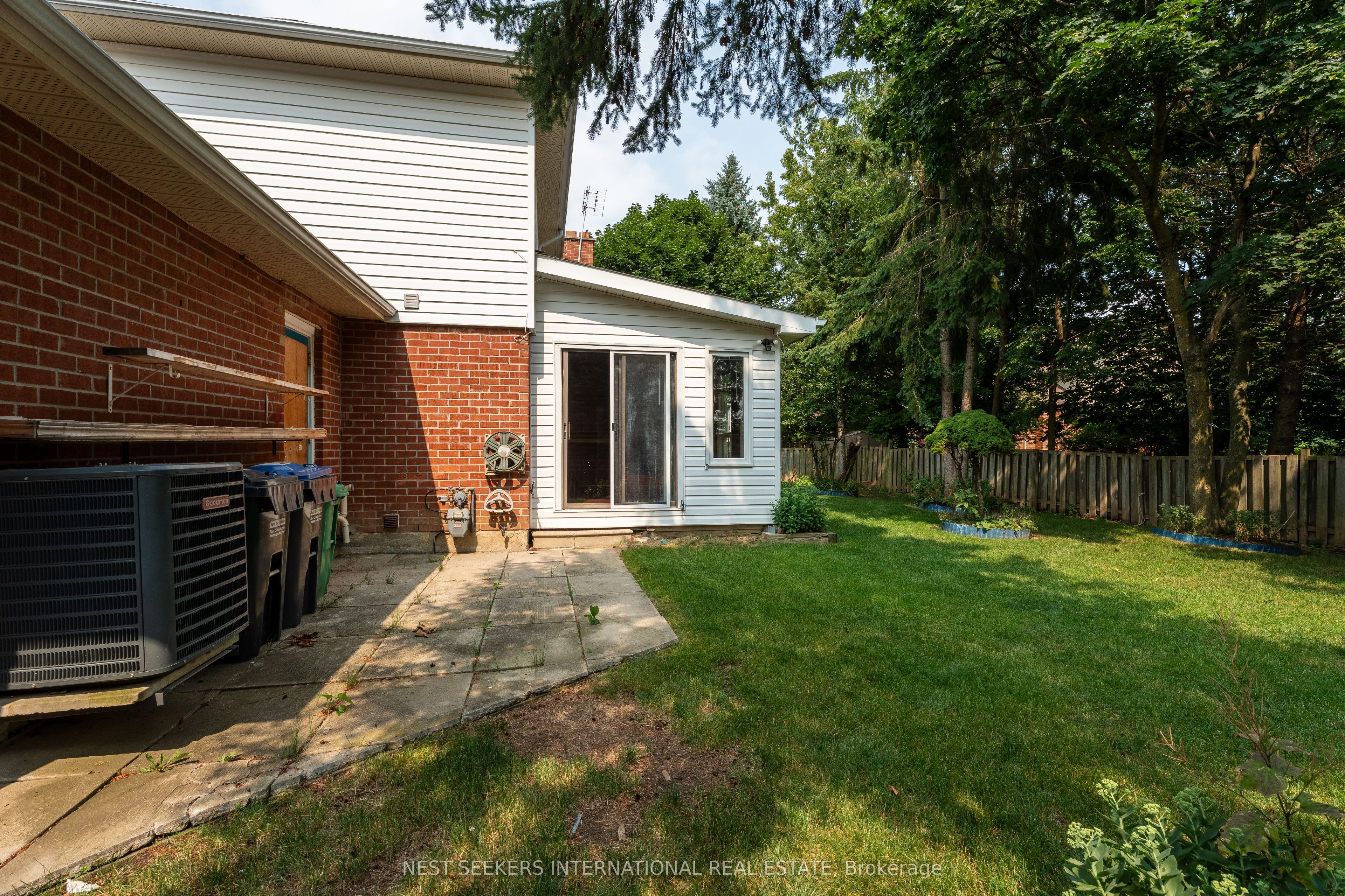 10 Lennox Court Property Photo 33