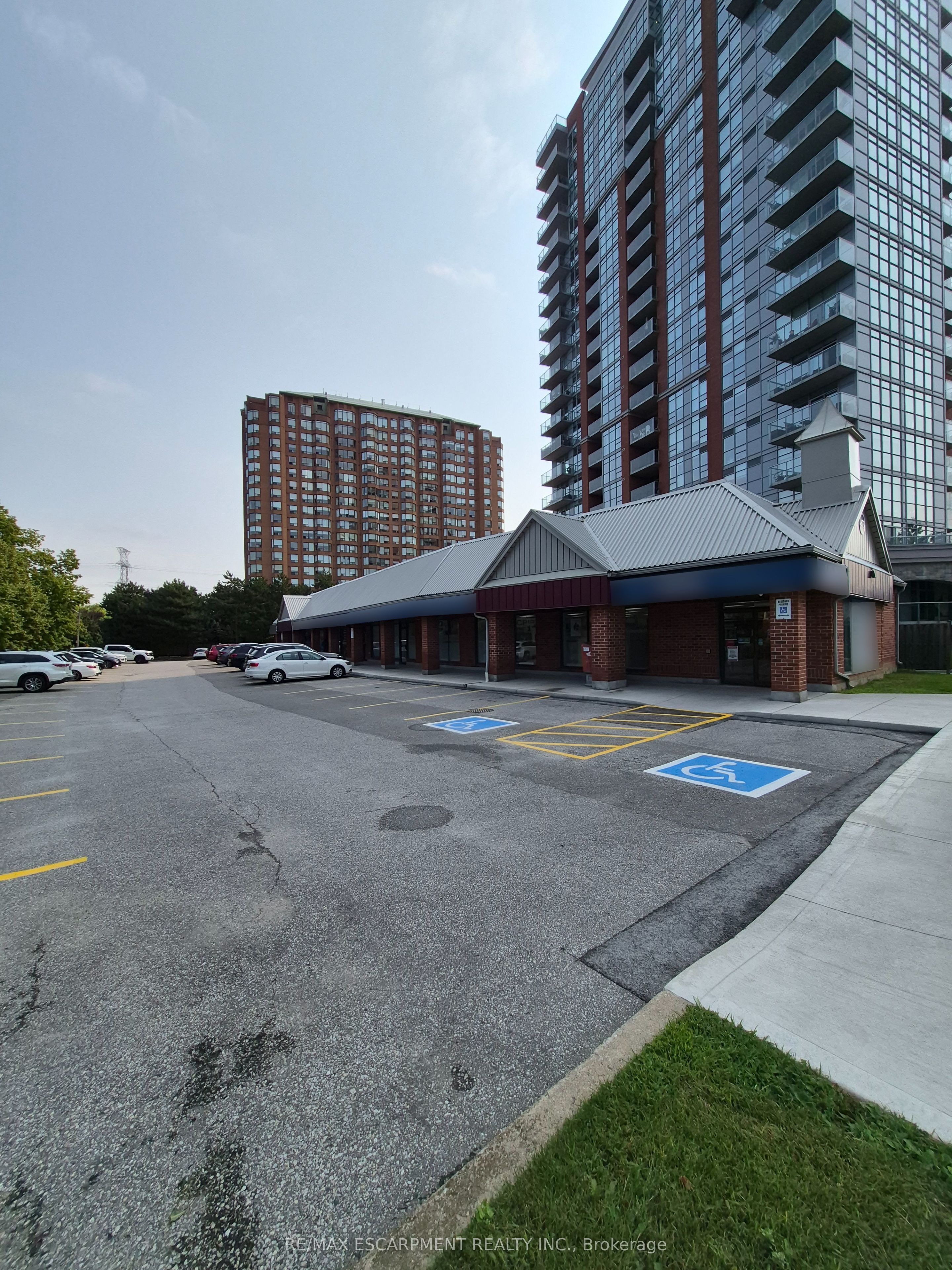 573 Maple Avenue 2 Property Photo 4