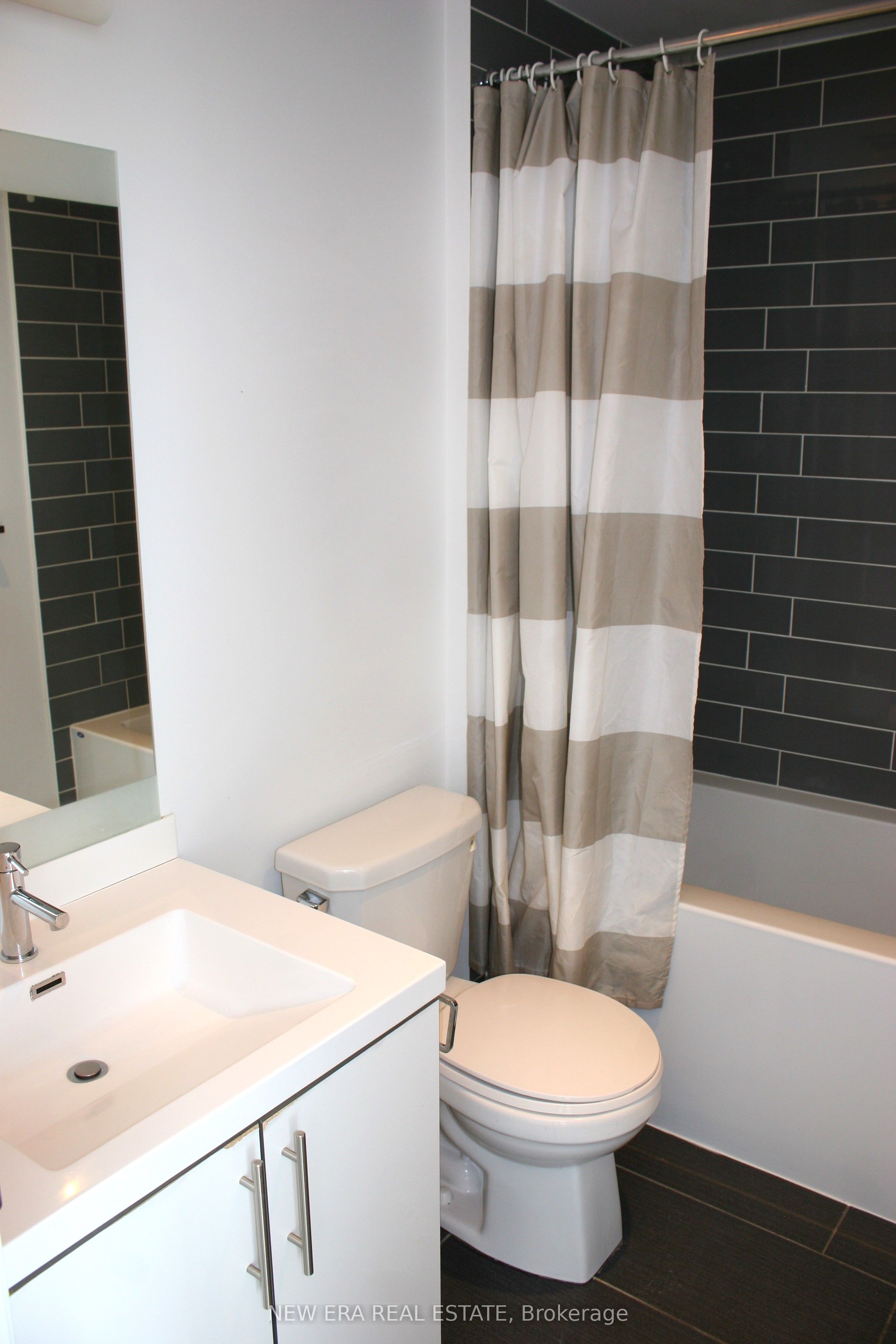 55 Speers Road 512 Property Photo 13