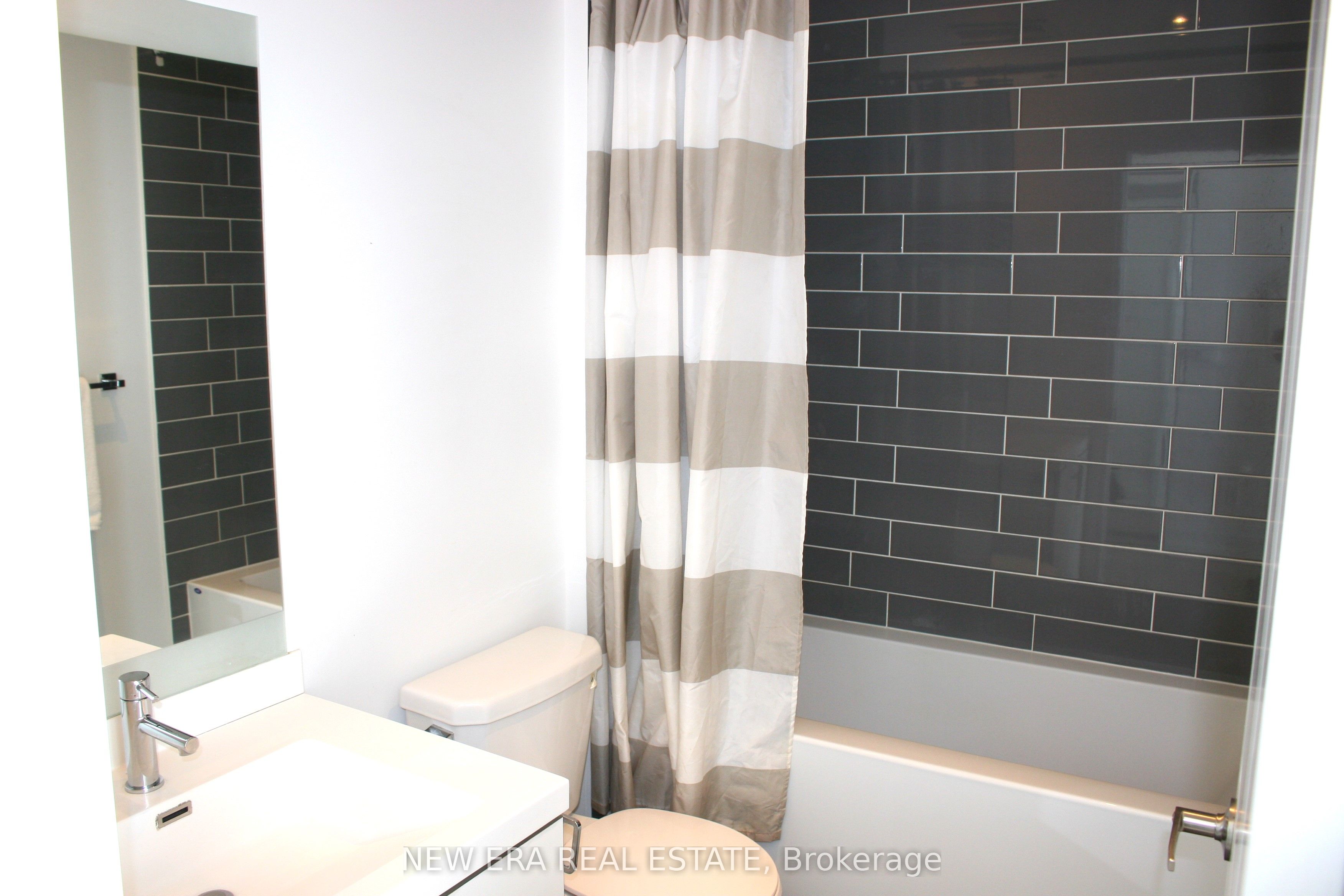 55 Speers Road 512 Property Photo 14