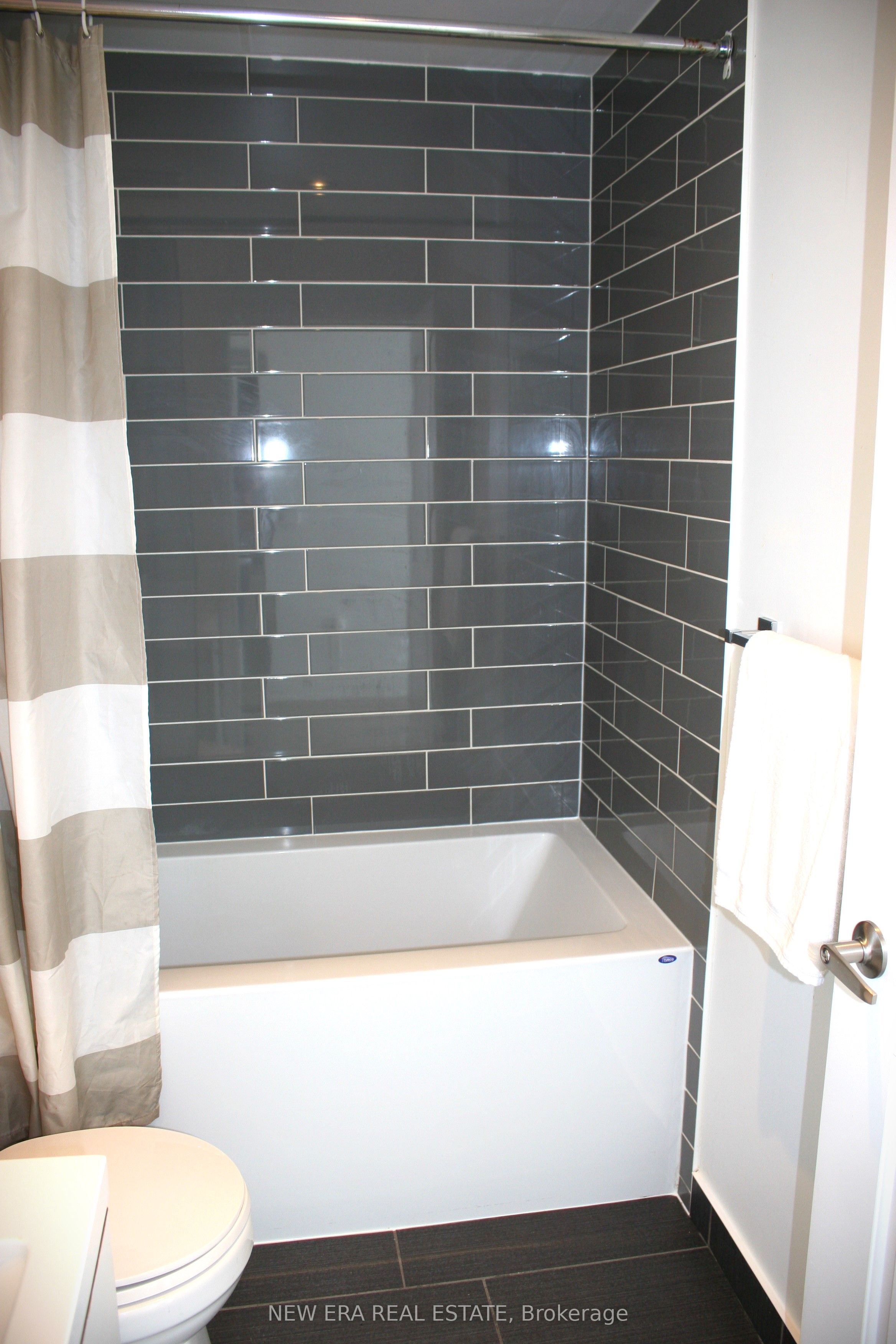 55 Speers Road 512 Property Photo 16