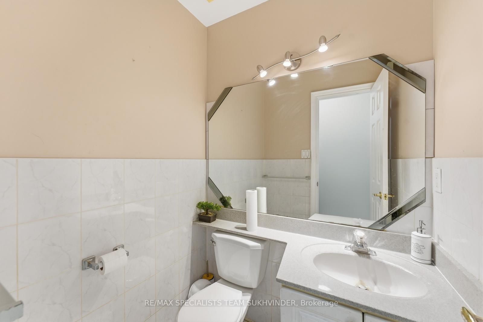 7048 King Street Property Photo 29