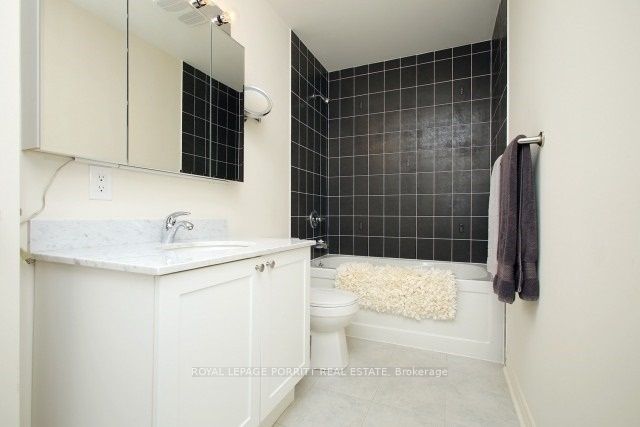 3865 Lake Shore Boulevard W 1109 Property Photo 11