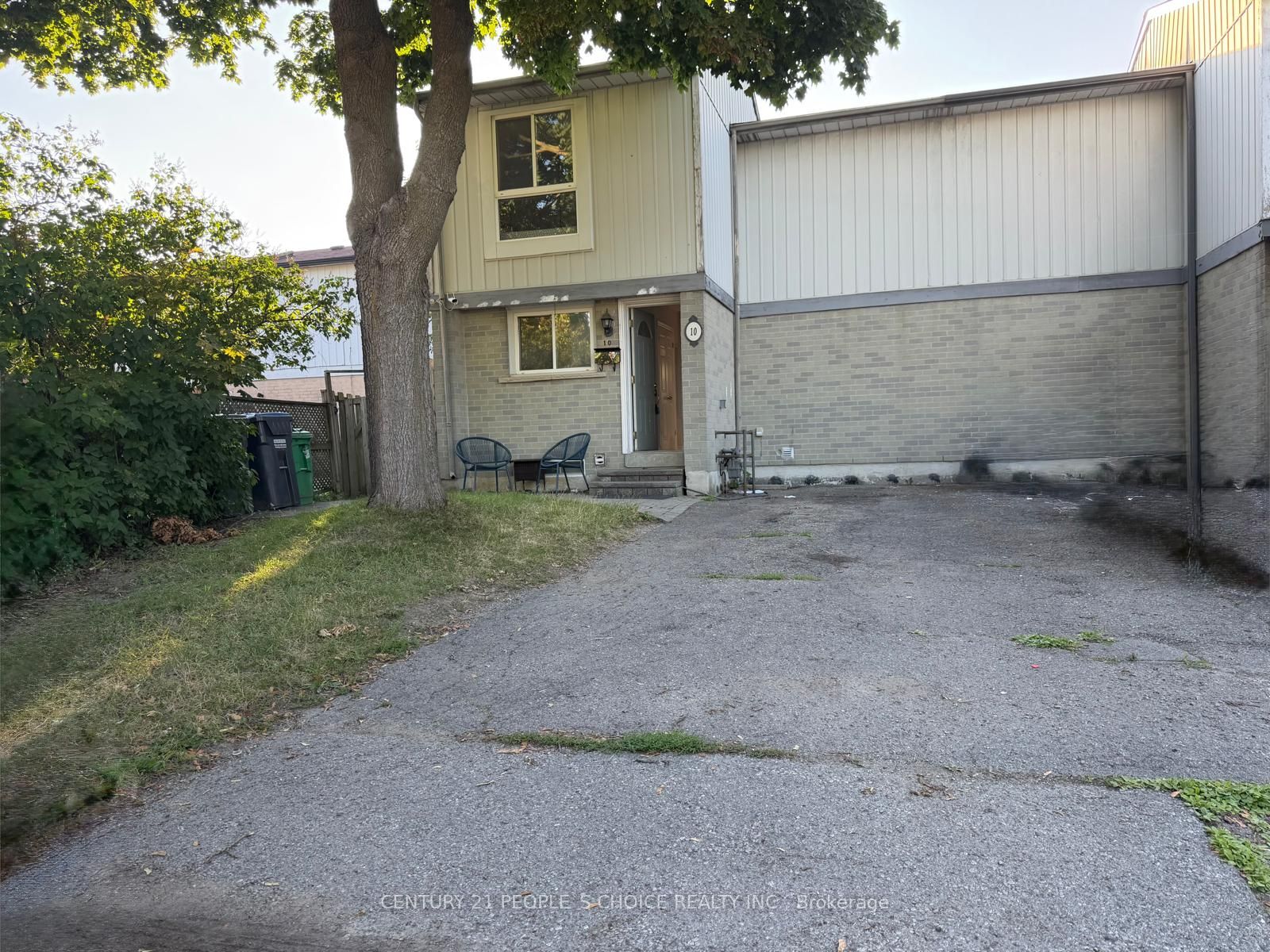 10 Juliana Square Property Photo 1