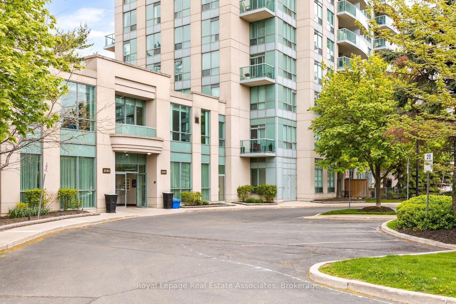 2565 Erin Centre Boulevard Ph7 Property Photo 3