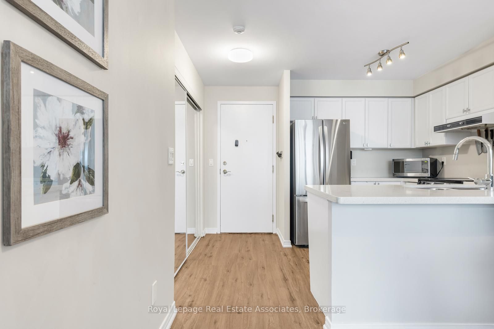 2565 Erin Centre Boulevard Ph7 Property Photo 4