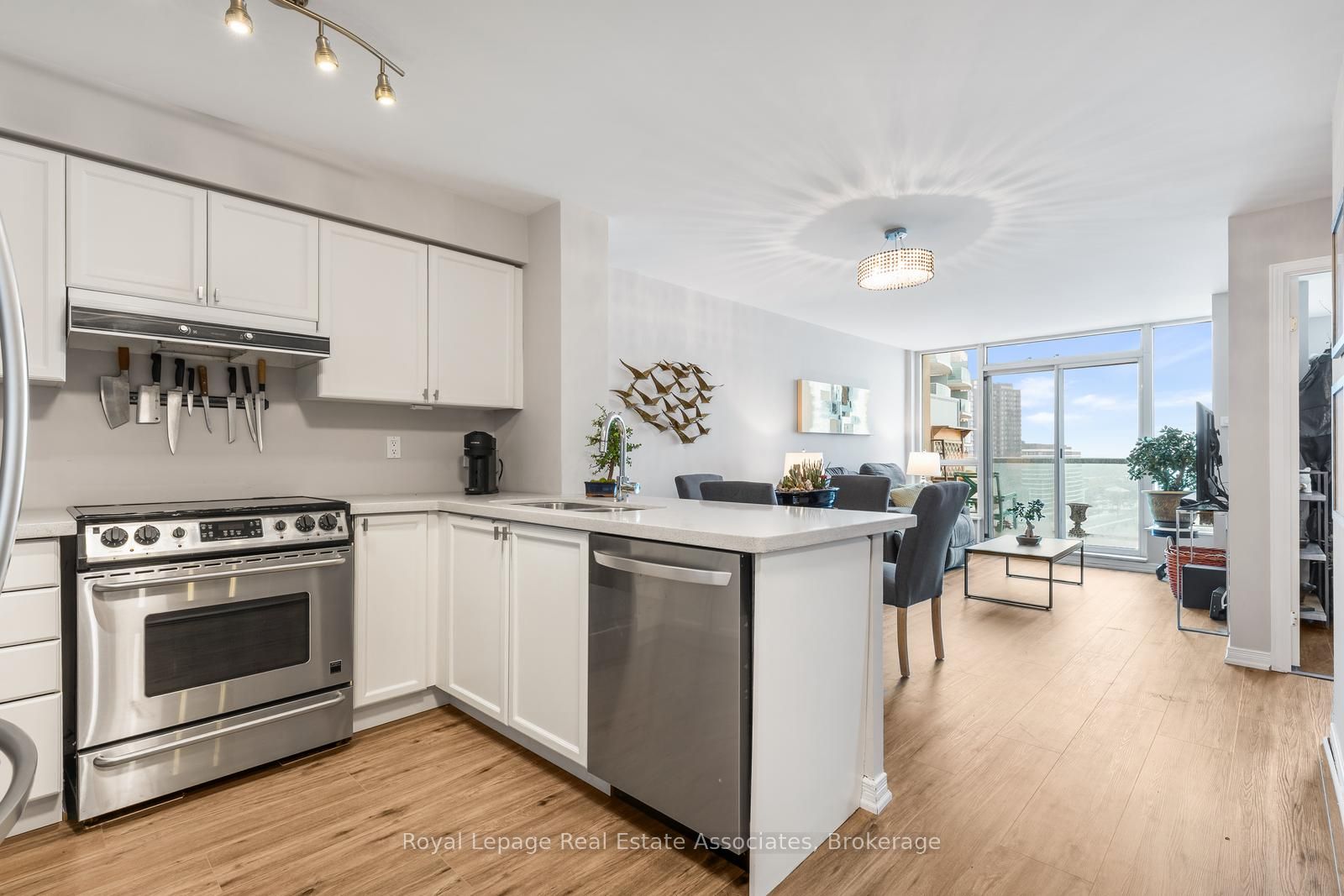 2565 Erin Centre Boulevard Ph7 Property Photo 5