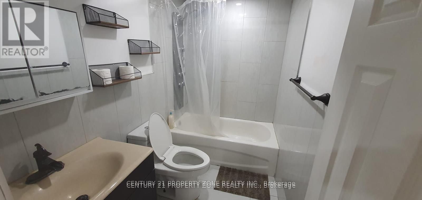 68 Hoskins Square Property Photo 5