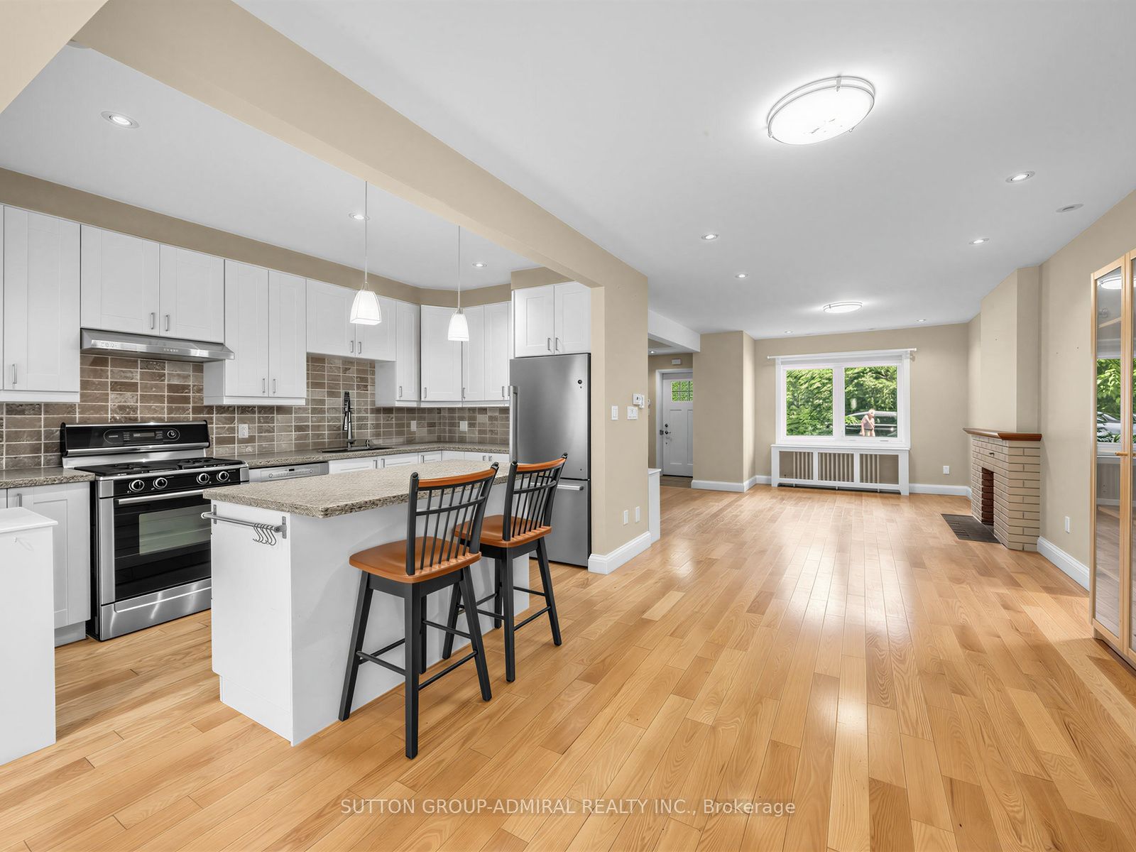 246 Ellis Avenue Property Photo 6