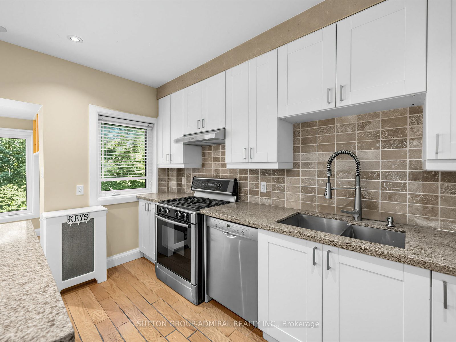 246 Ellis Avenue Property Photo 8