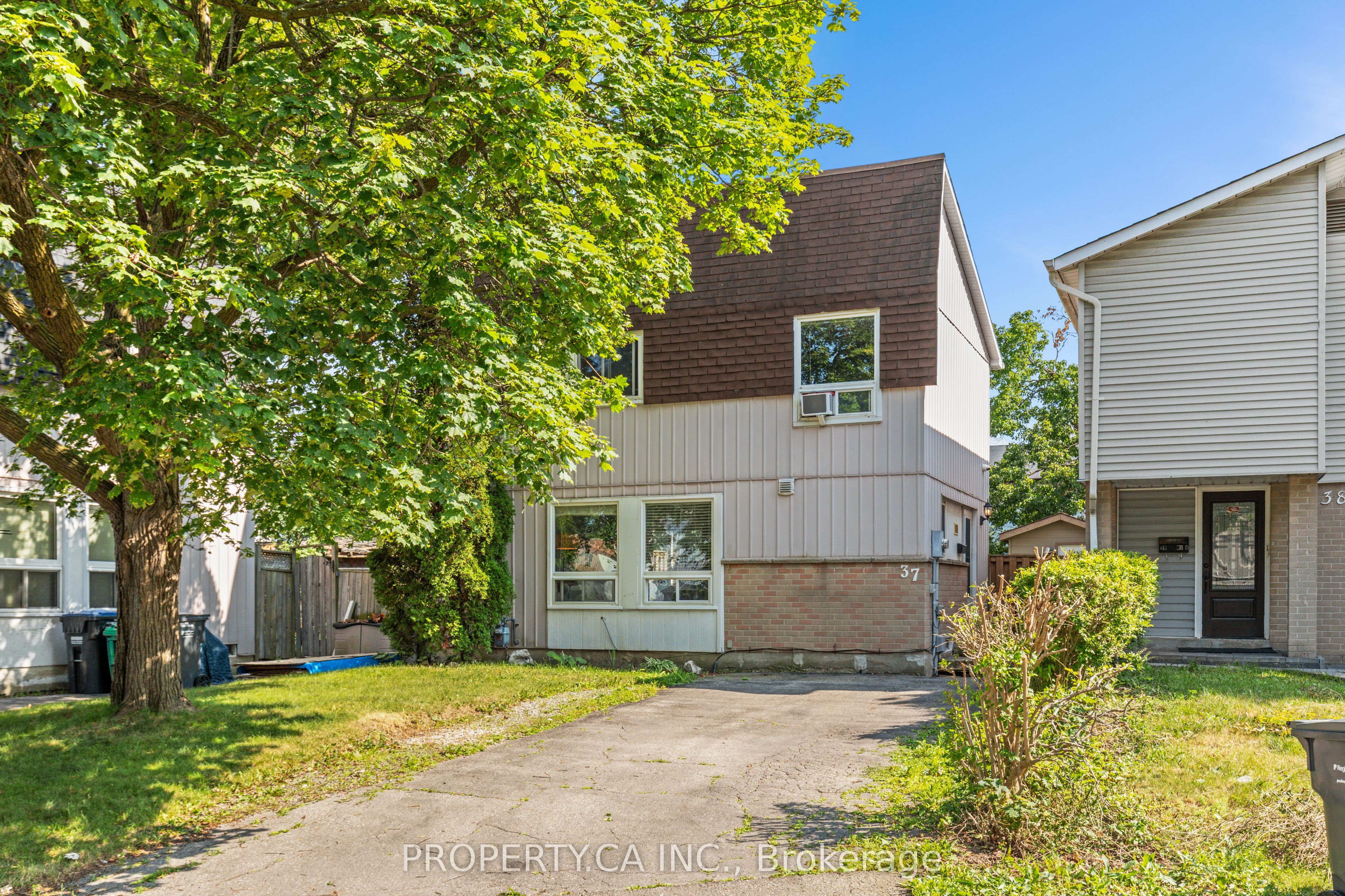 37 Gladstone Square Property Photo 2