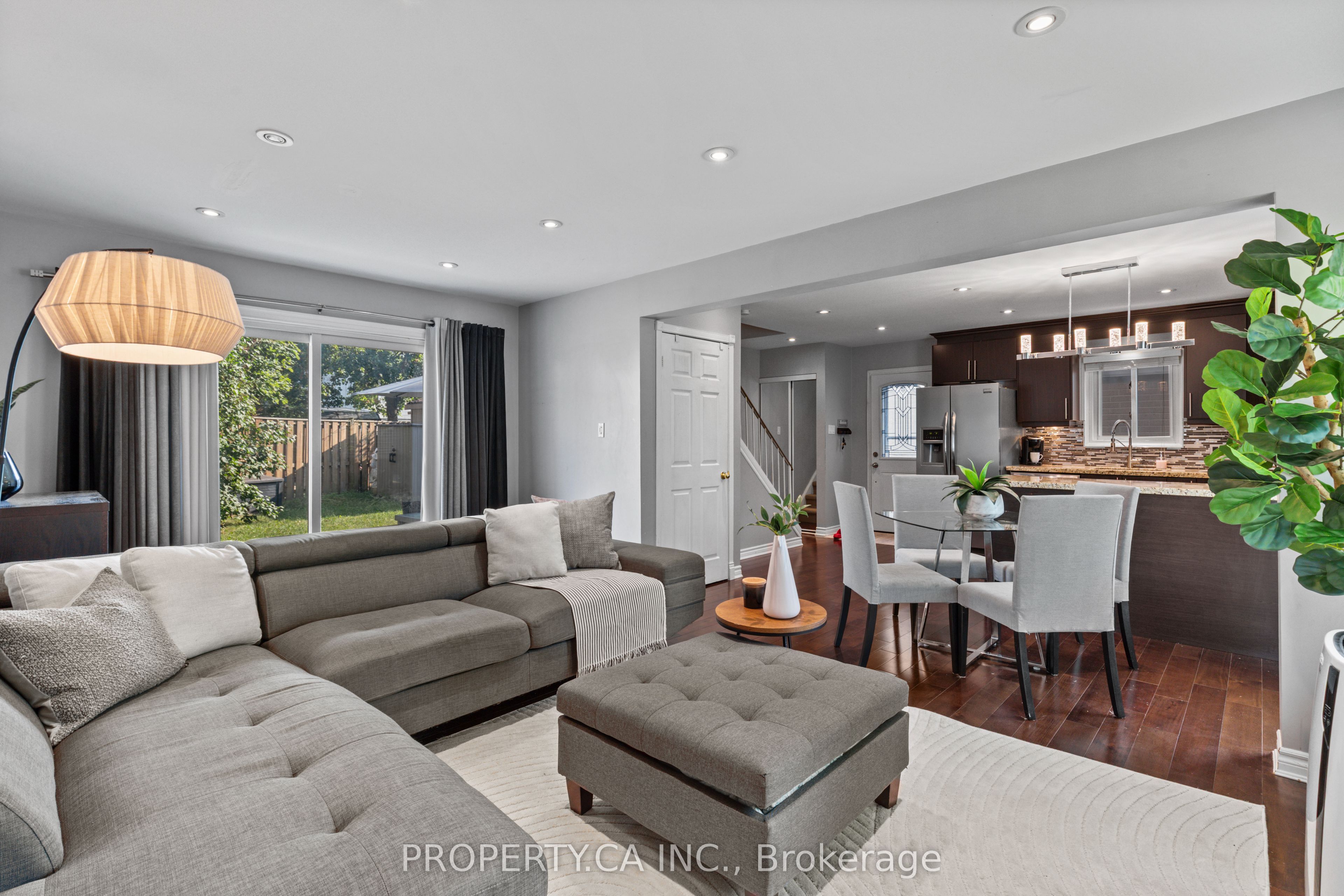 37 Gladstone Square Property Photo 3