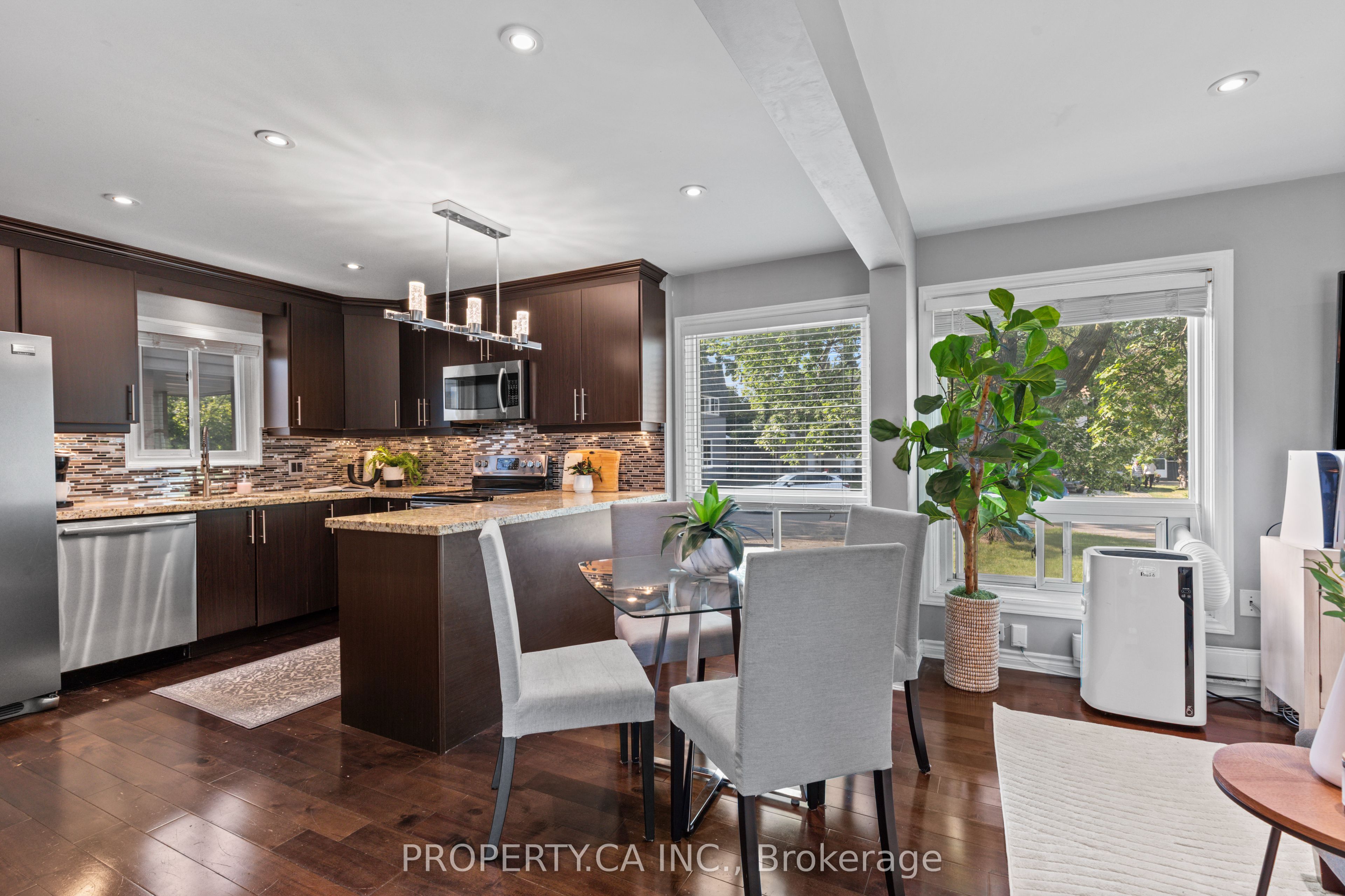 37 Gladstone Square Property Photo 4