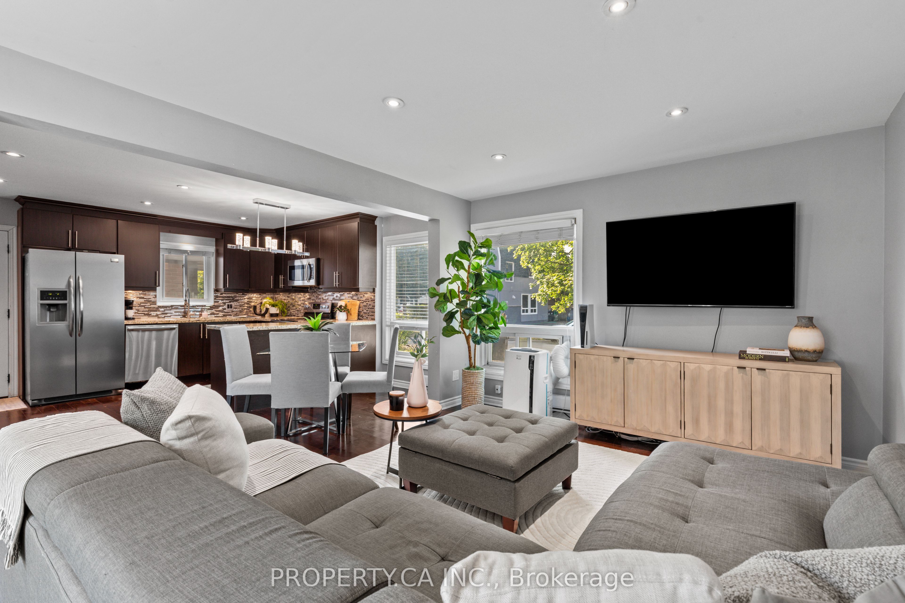 37 Gladstone Square Property Photo 5