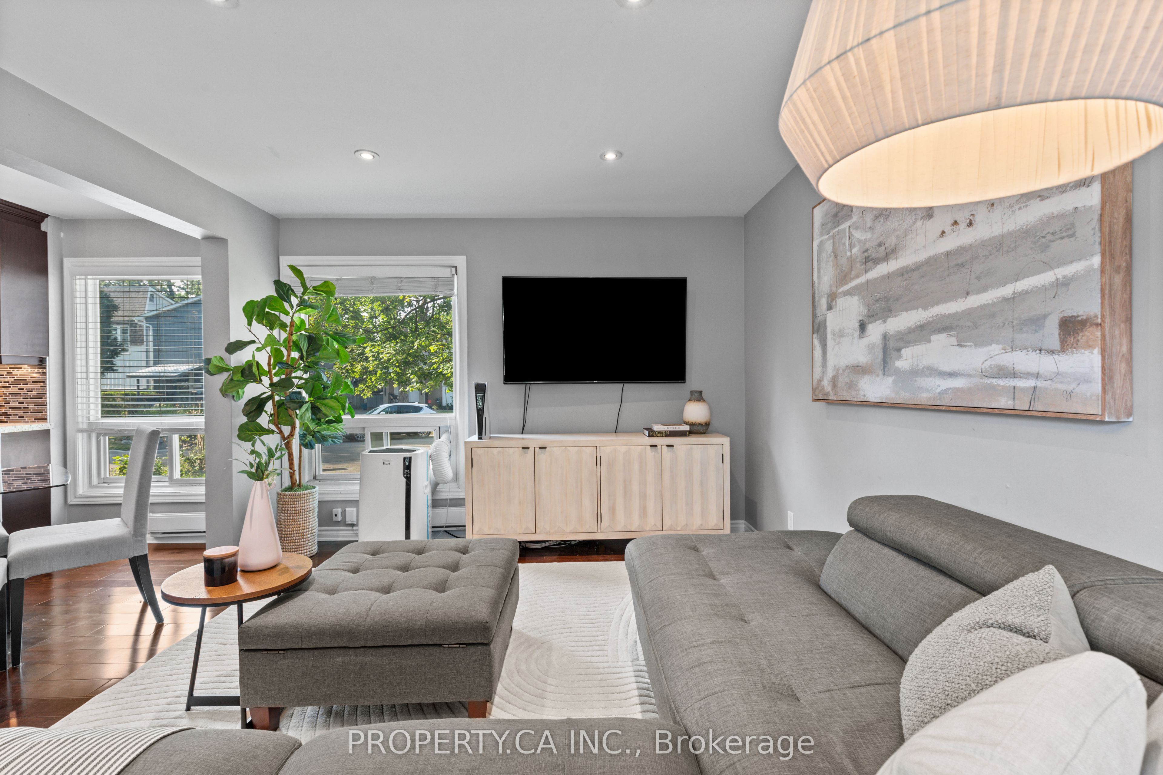 37 Gladstone Square Property Photo 6