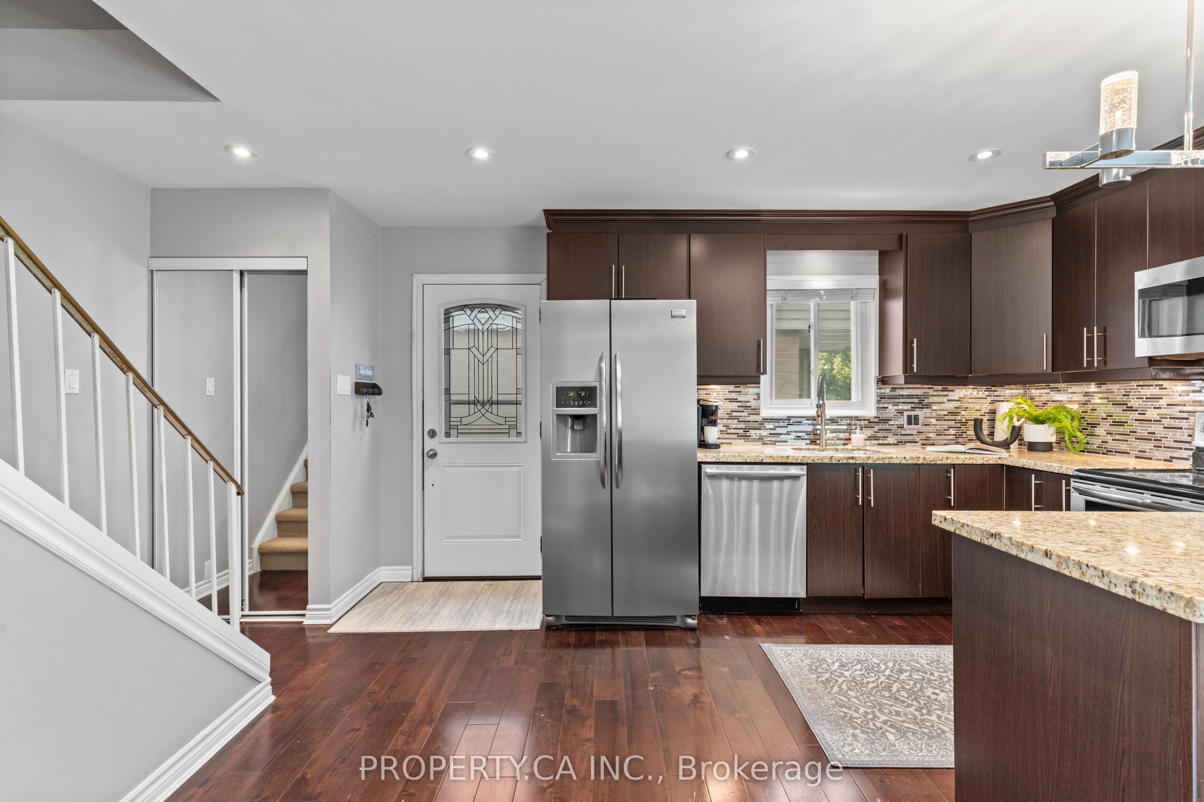 37 Gladstone Square Property Photo 9