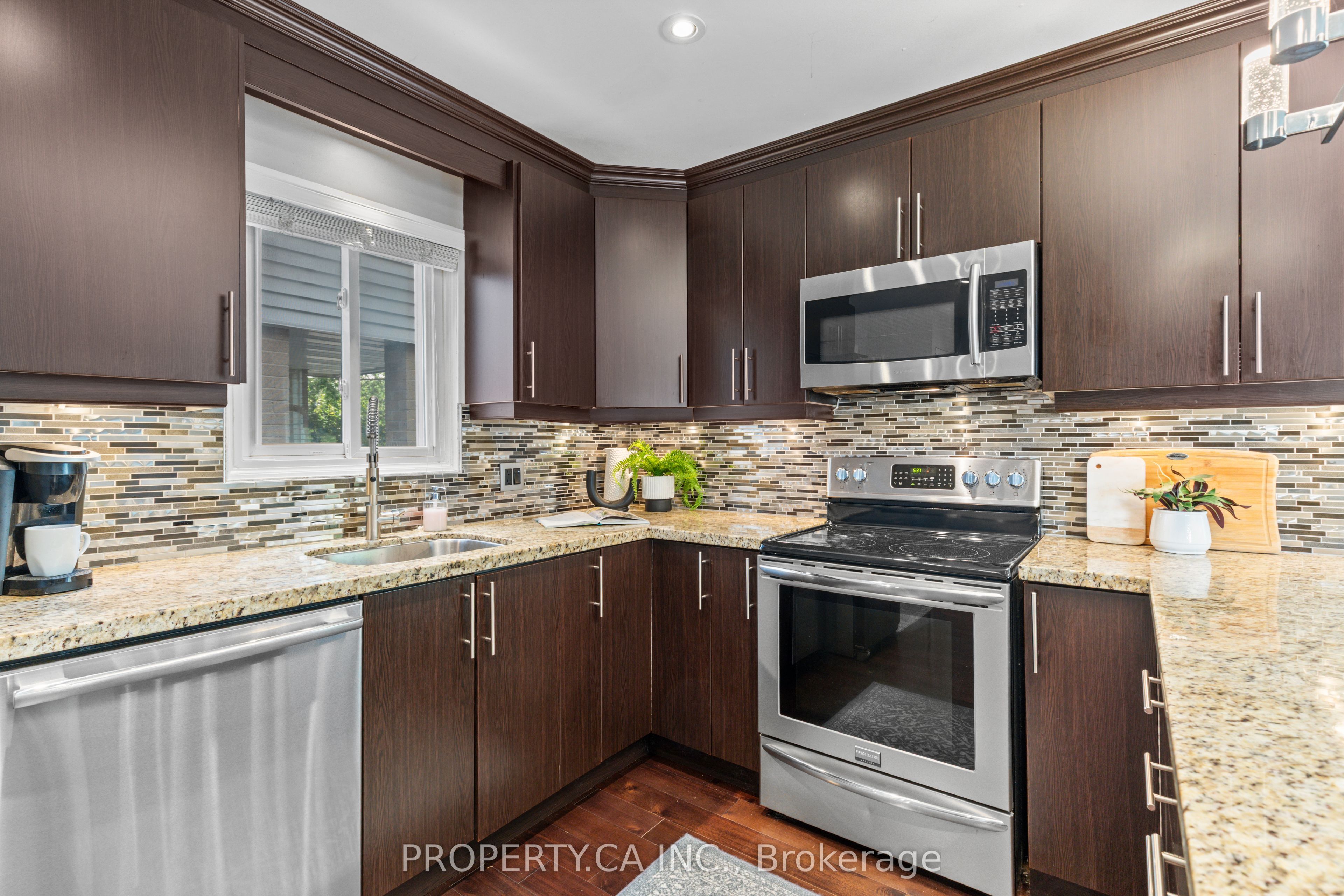 37 Gladstone Square Property Photo 10