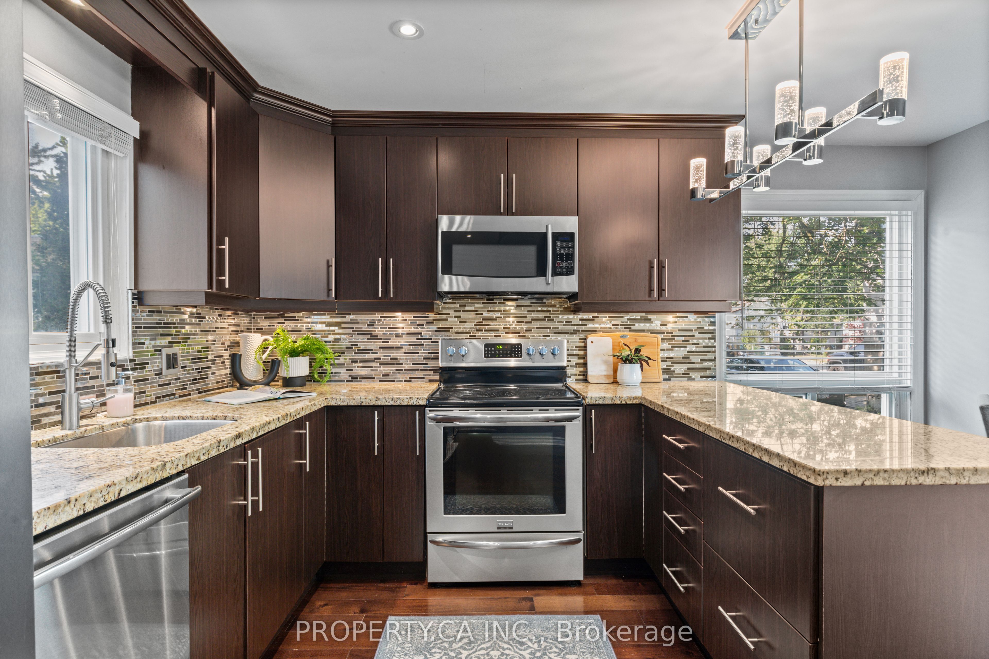 37 Gladstone Square Property Photo 11