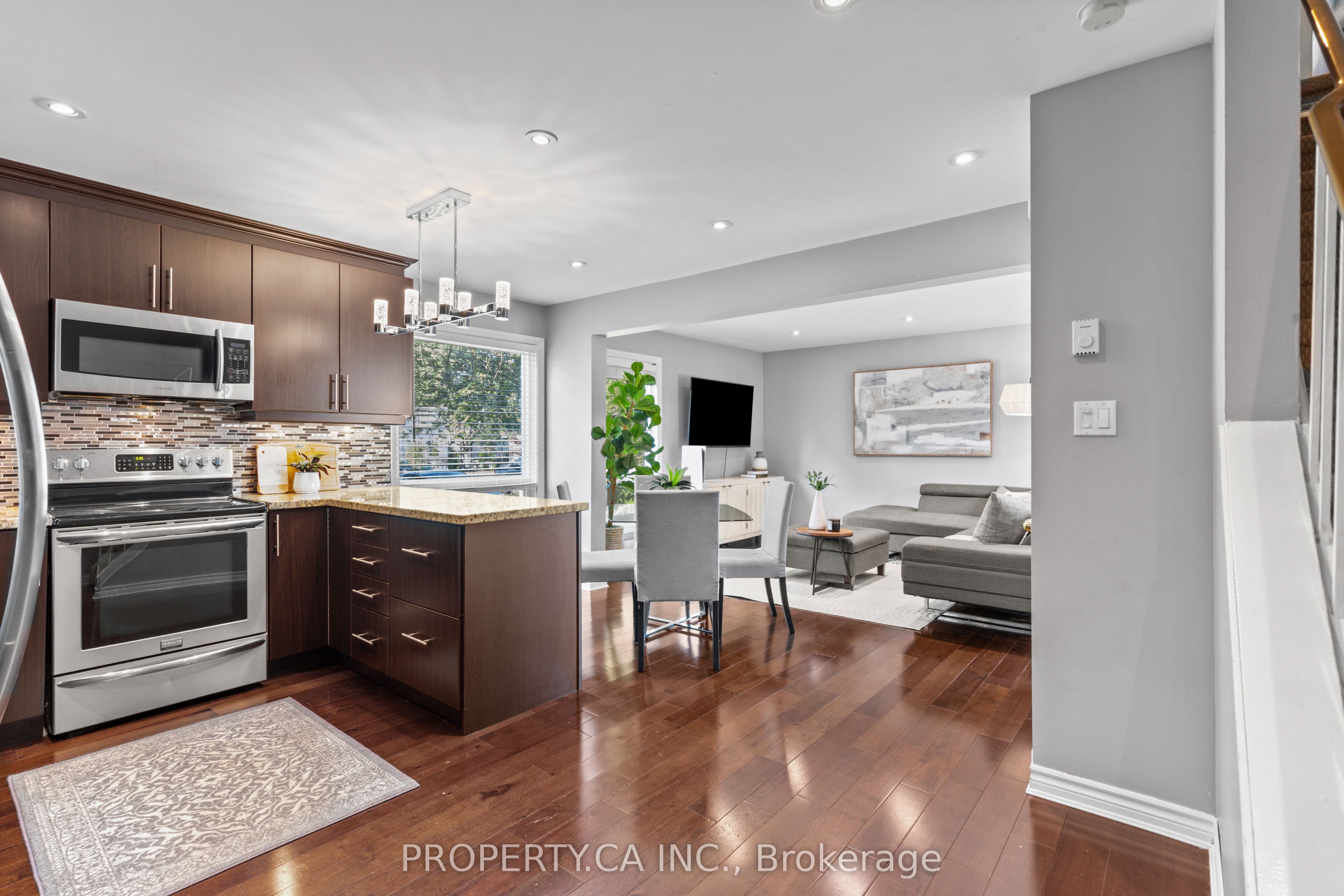 37 Gladstone Square Property Photo 12