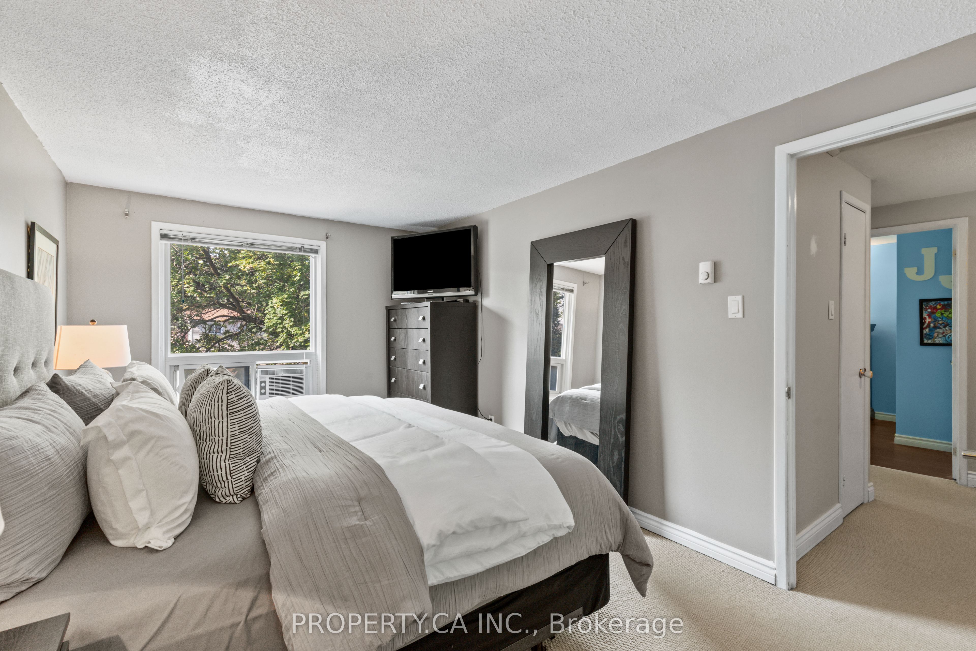 37 Gladstone Square Property Photo 14