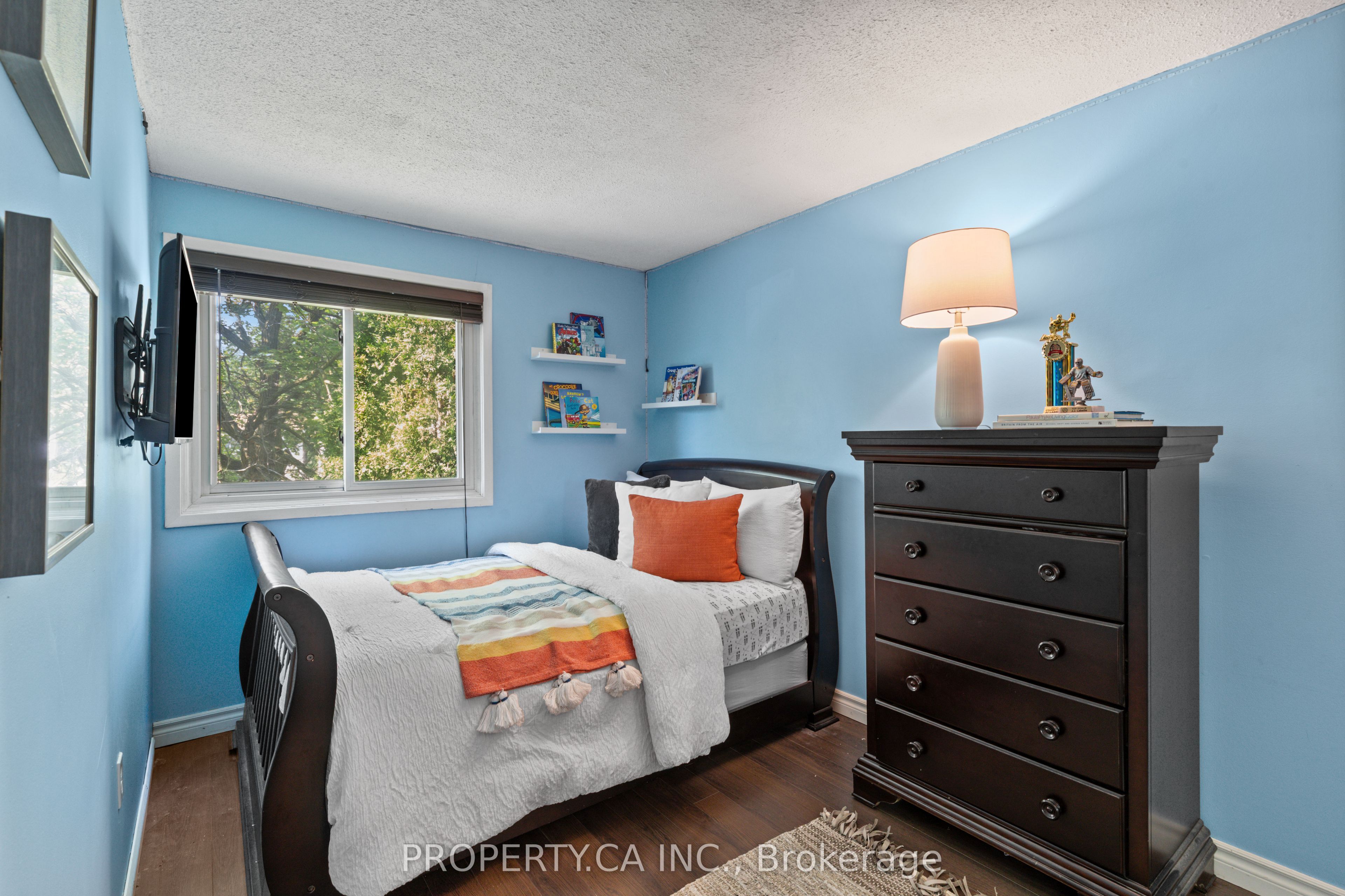 37 Gladstone Square Property Photo 18