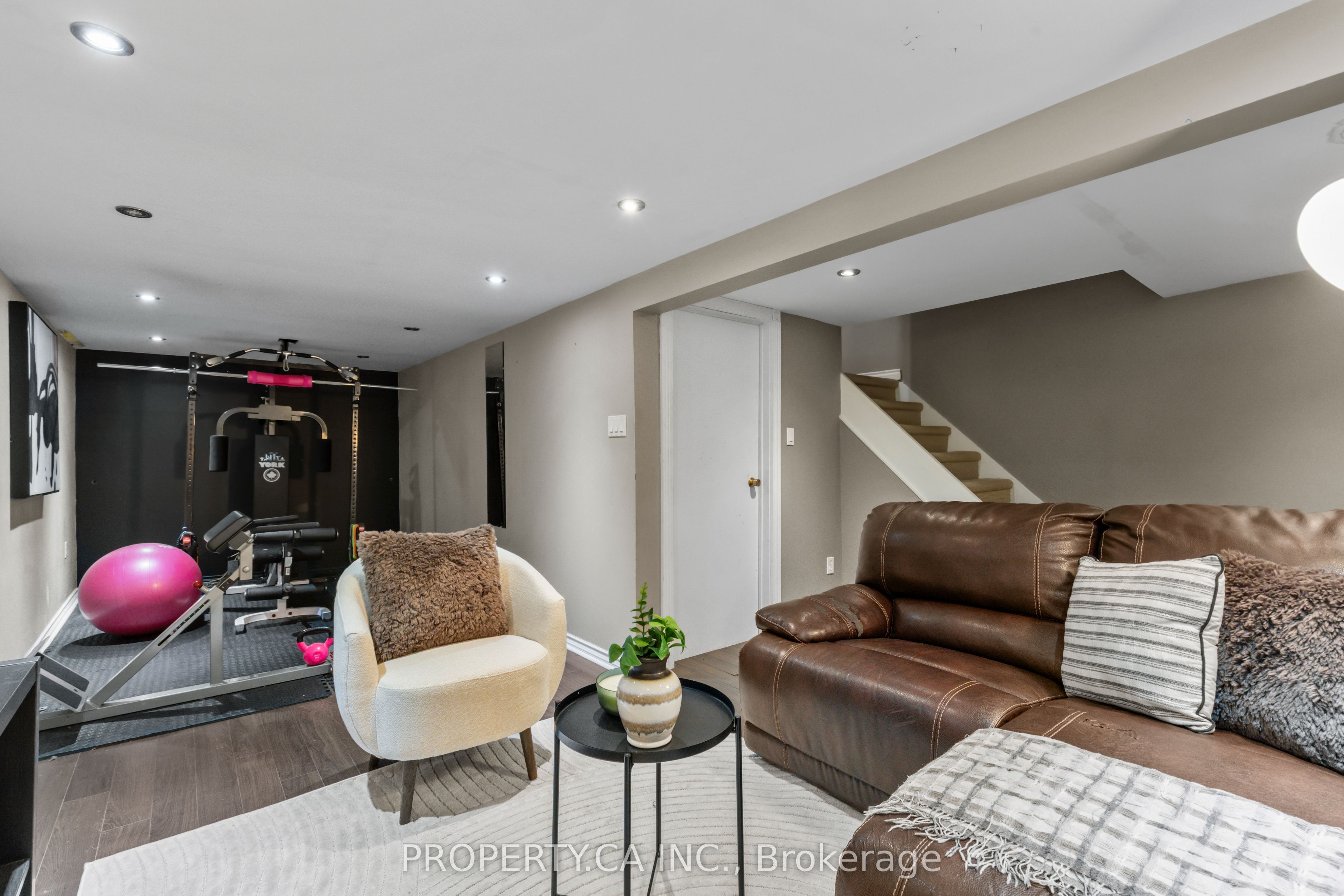 37 Gladstone Square Property Photo 21
