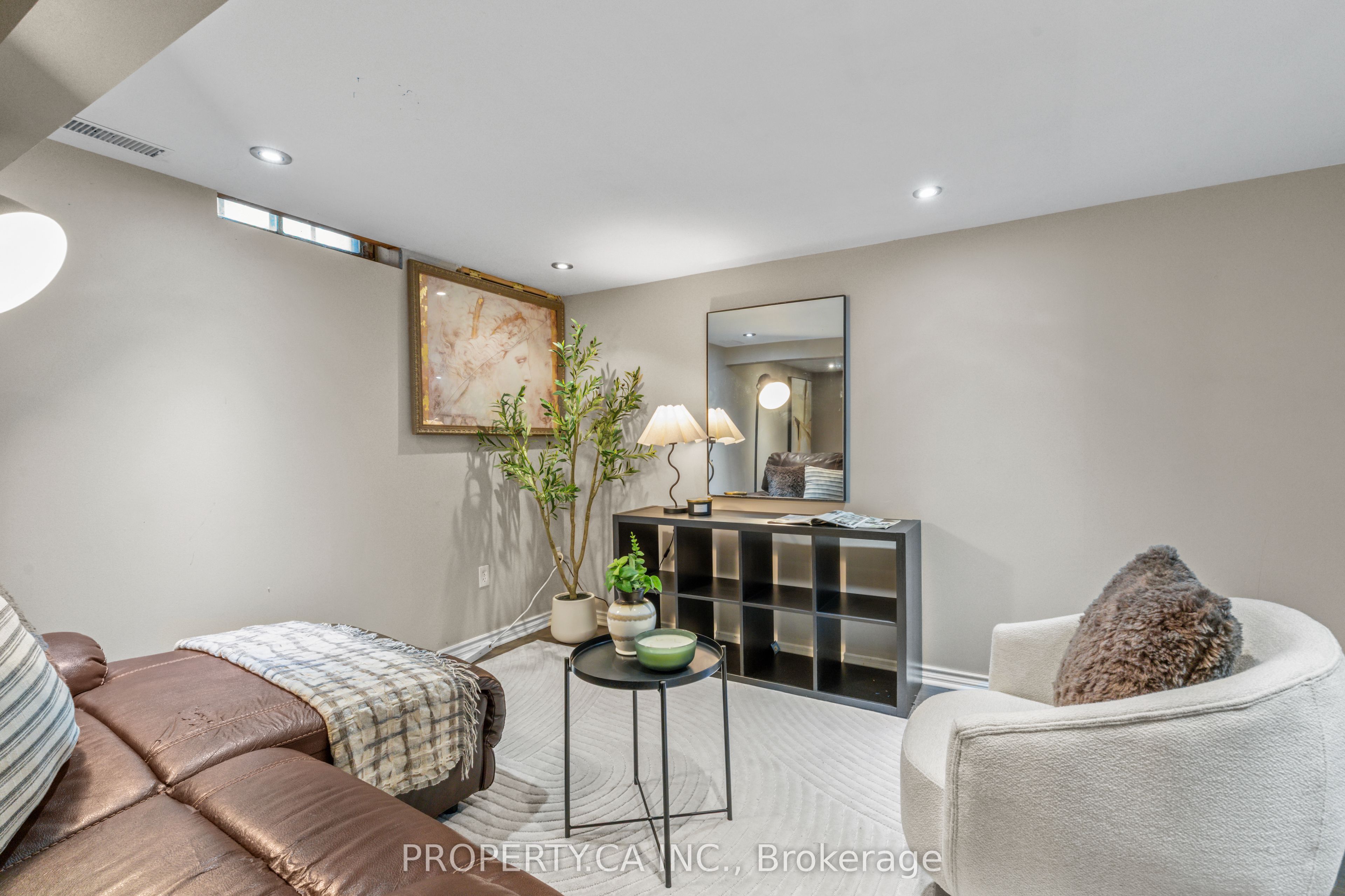 37 Gladstone Square Property Photo 22