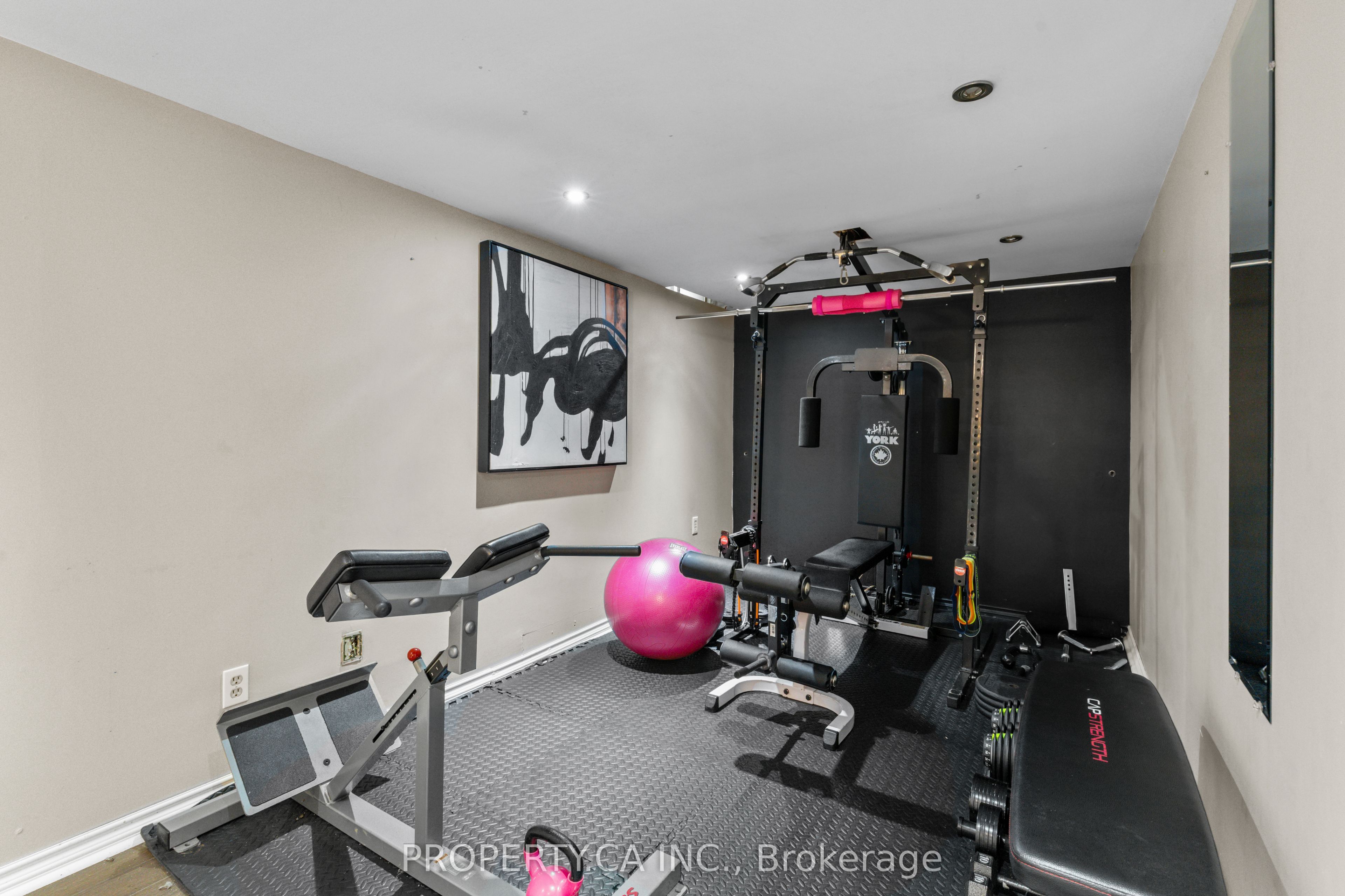 37 Gladstone Square Property Photo 23