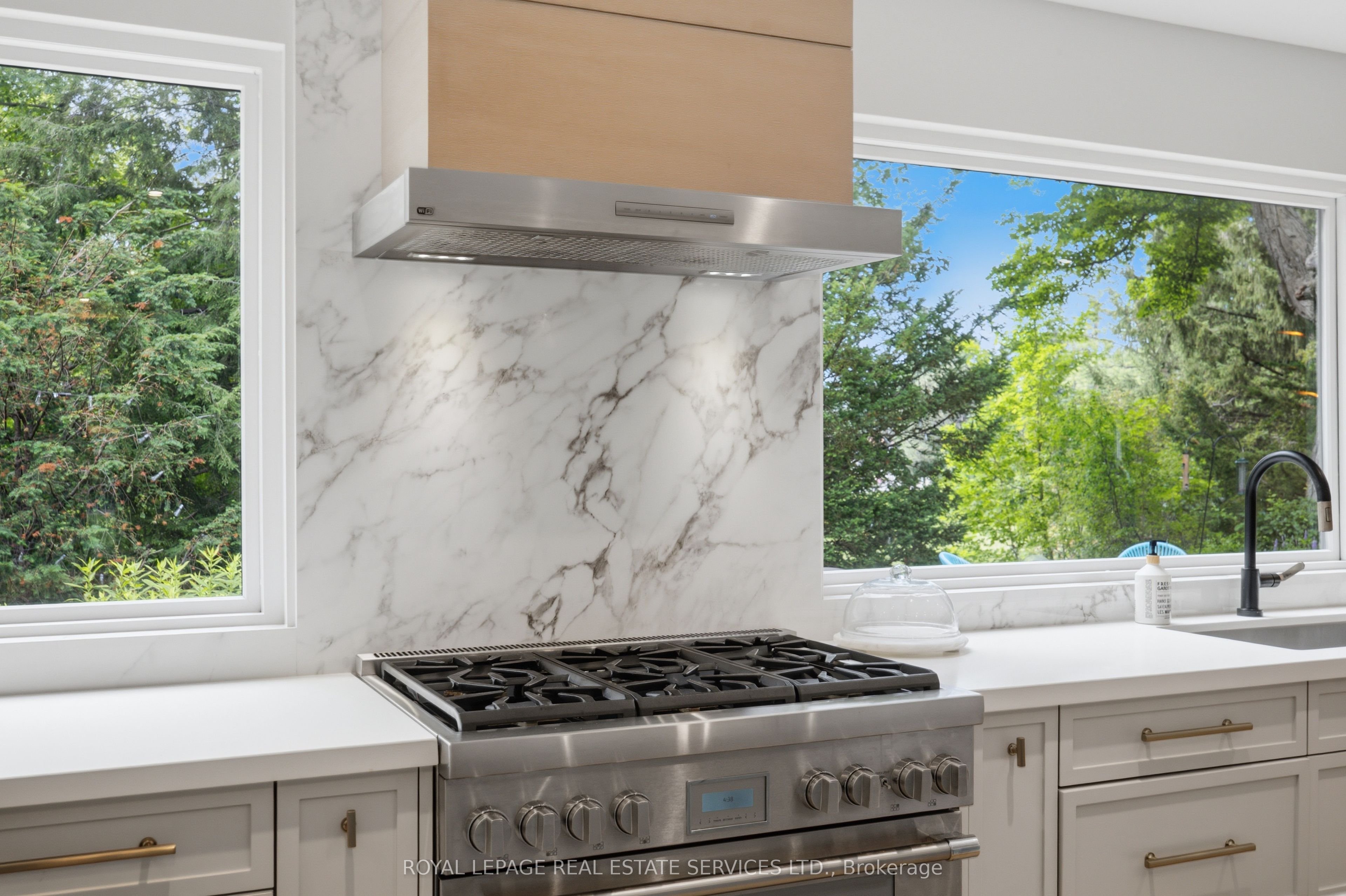 11 Regency Court Property Photo 15