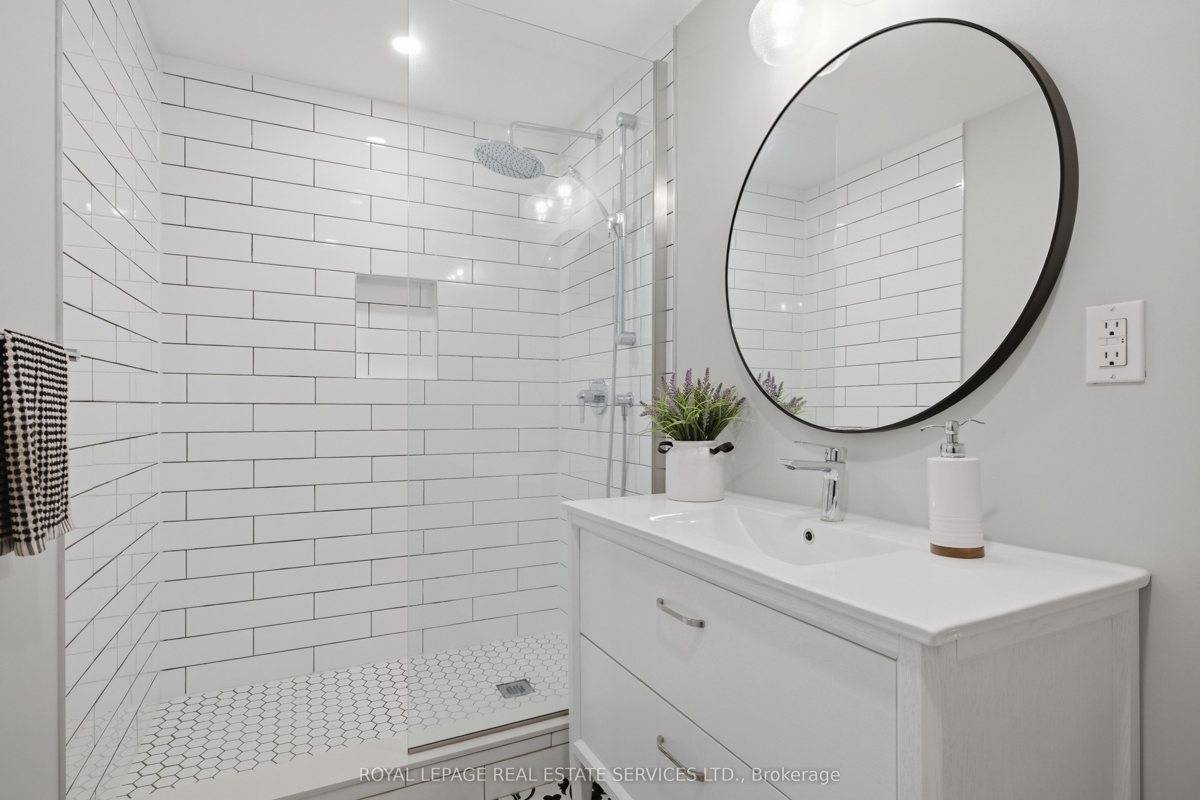 11 Regency Court Property Photo 31