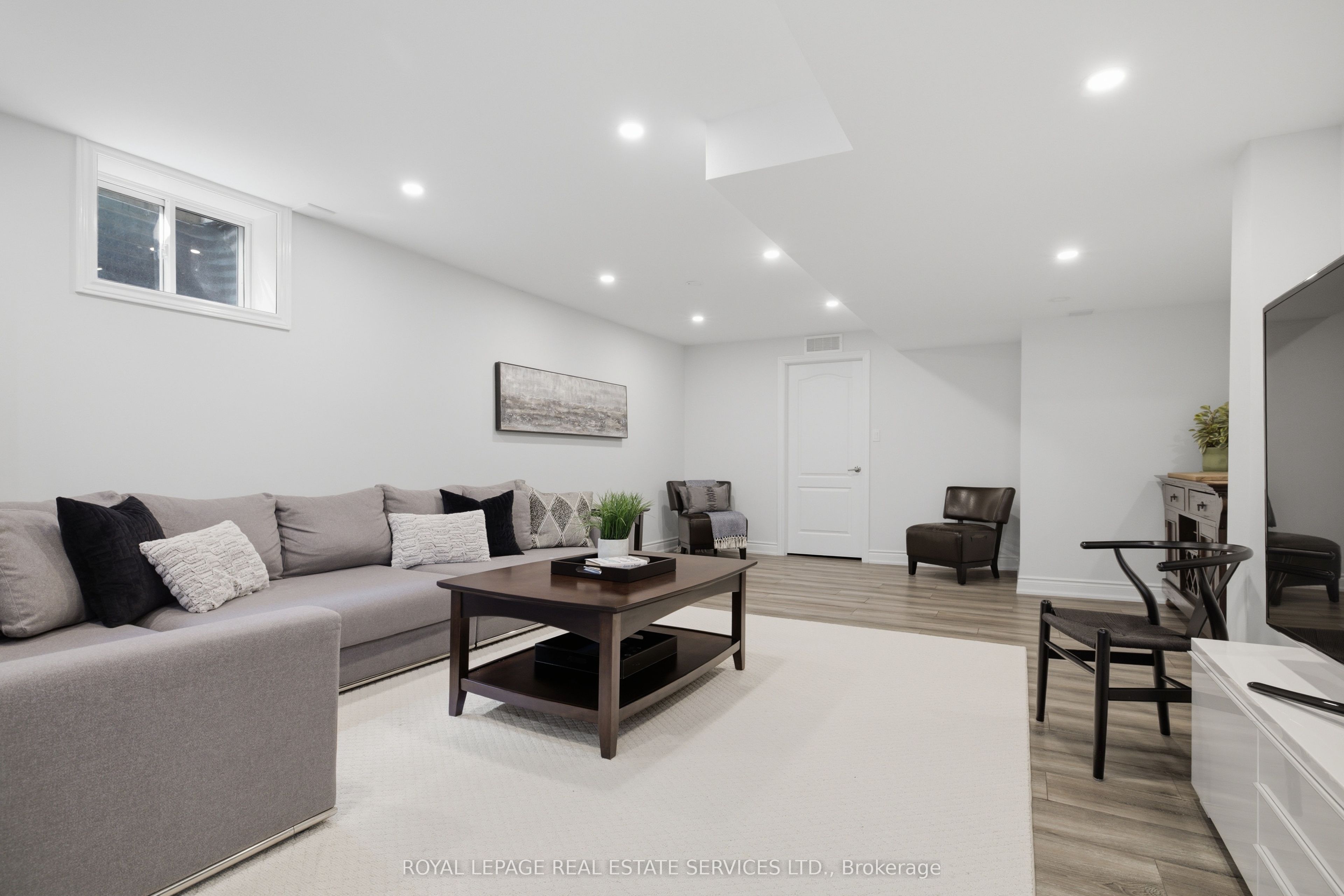 11 Regency Court Property Photo 33