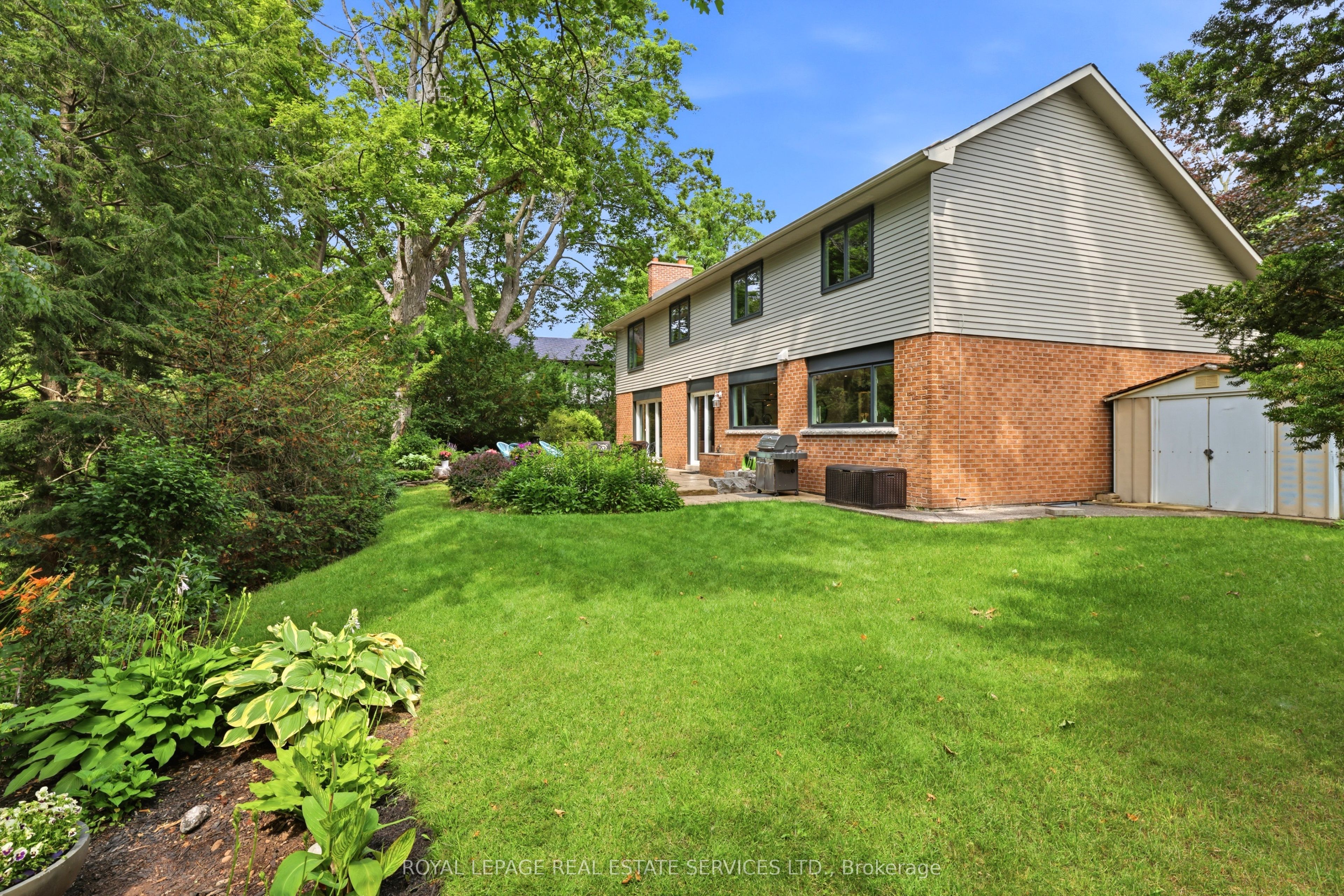 11 Regency Court Property Photo 38