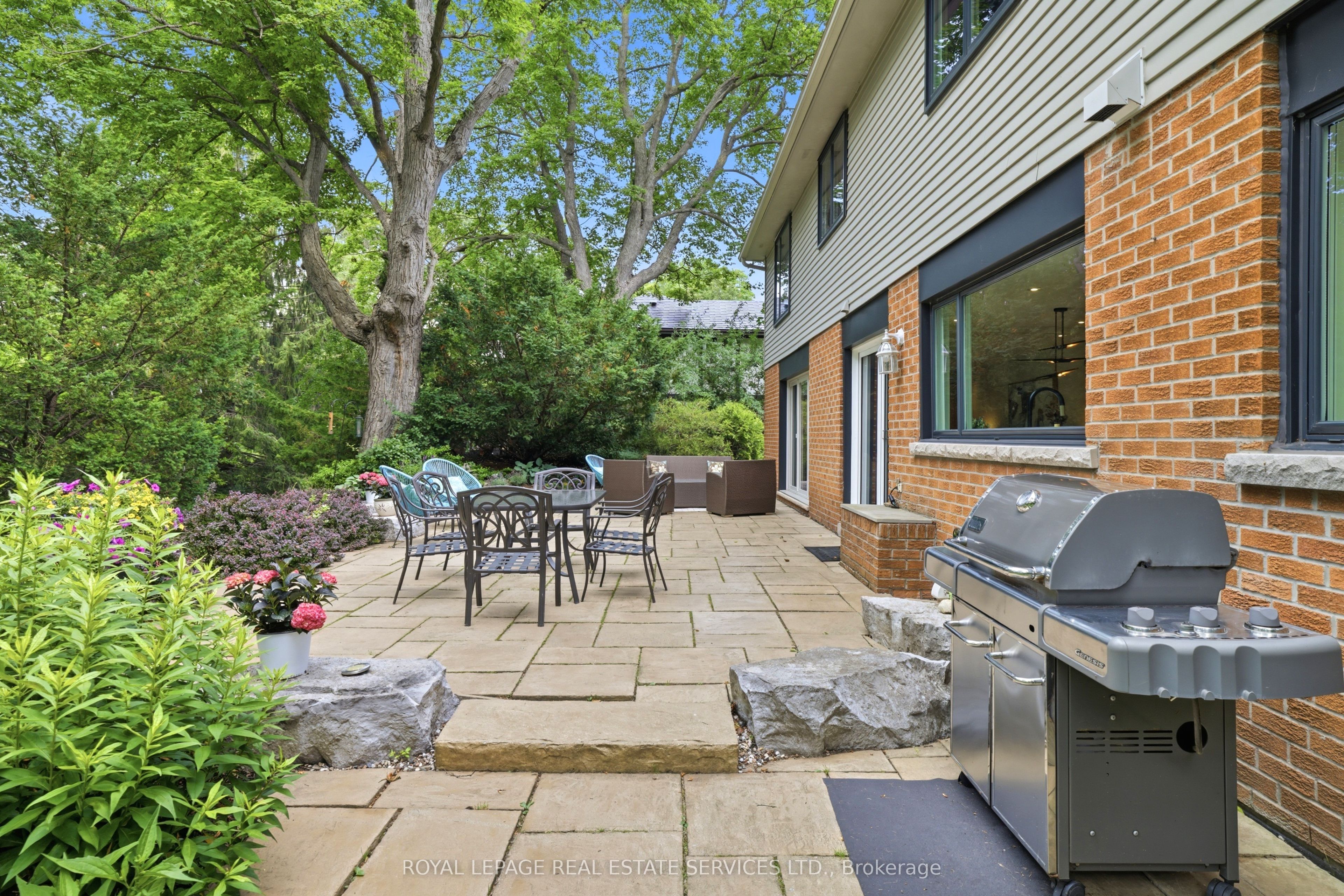 11 Regency Court Property Photo 40