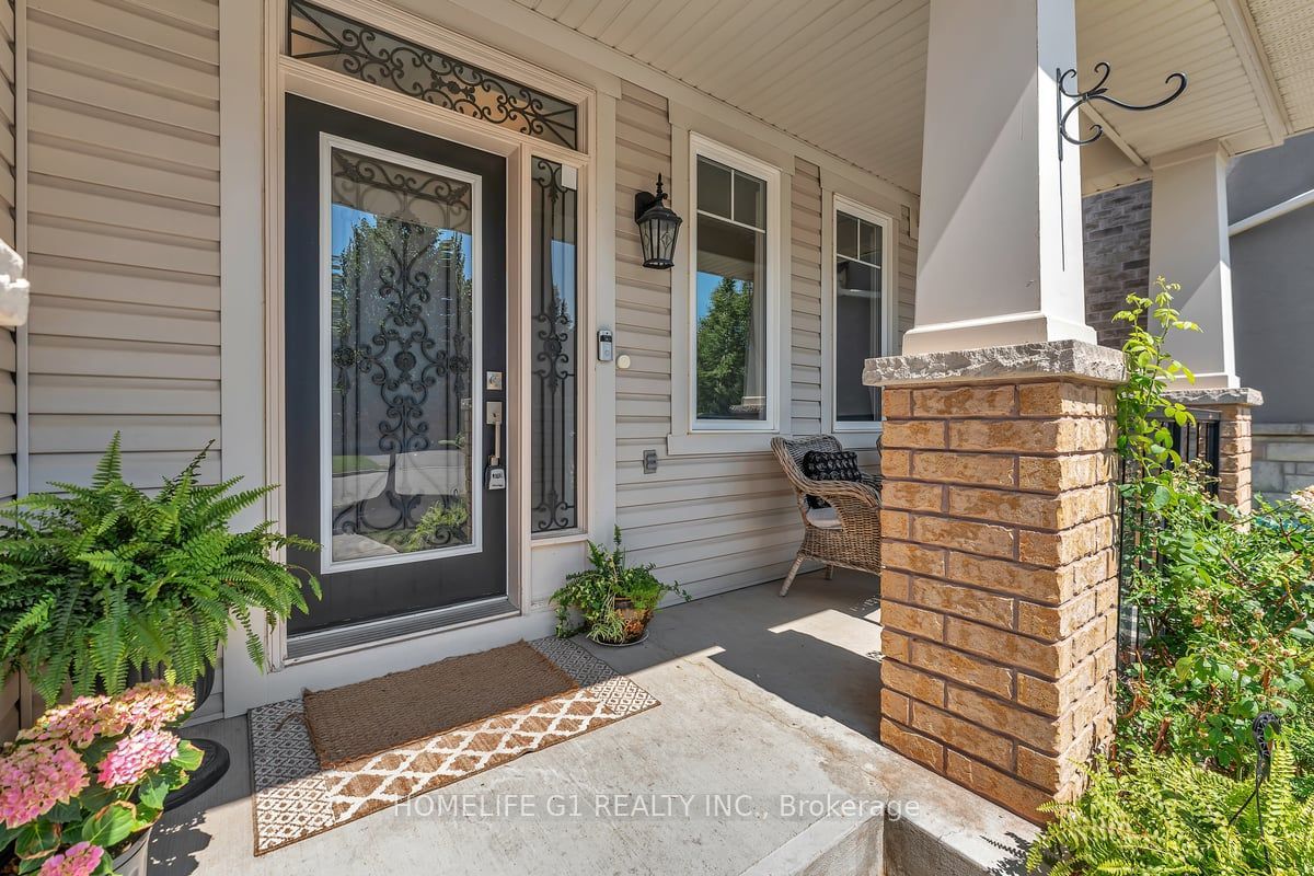 889 Challinor Terrace Property Photo 3