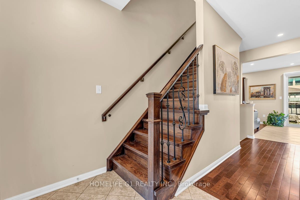 889 Challinor Terrace Property Photo 4