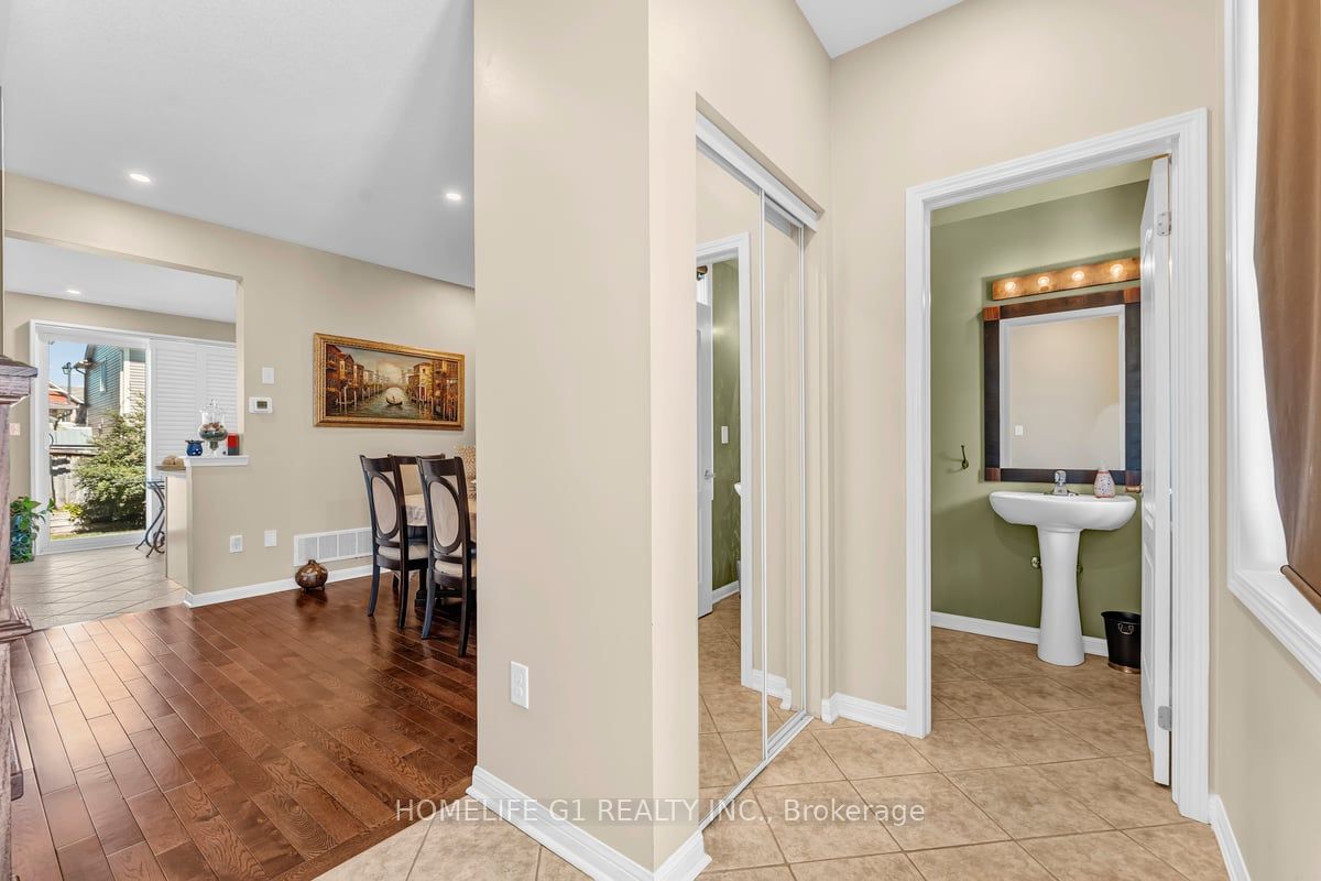 889 Challinor Terrace Property Photo 5