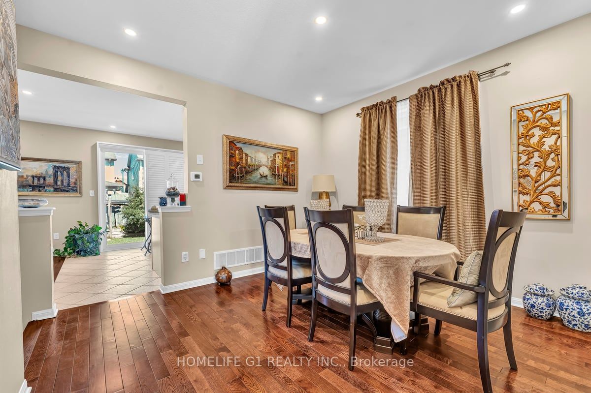 889 Challinor Terrace Property Photo 6