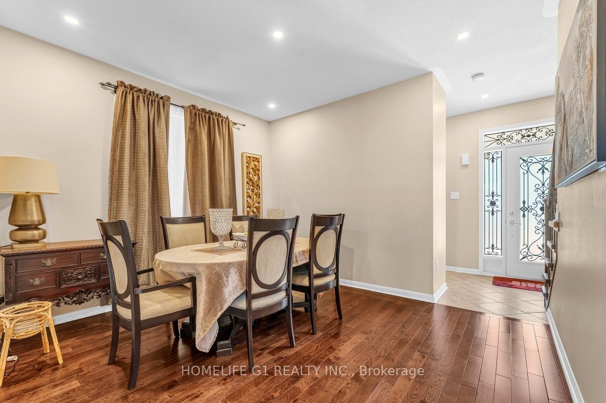 889 Challinor Terrace Property Photo 7