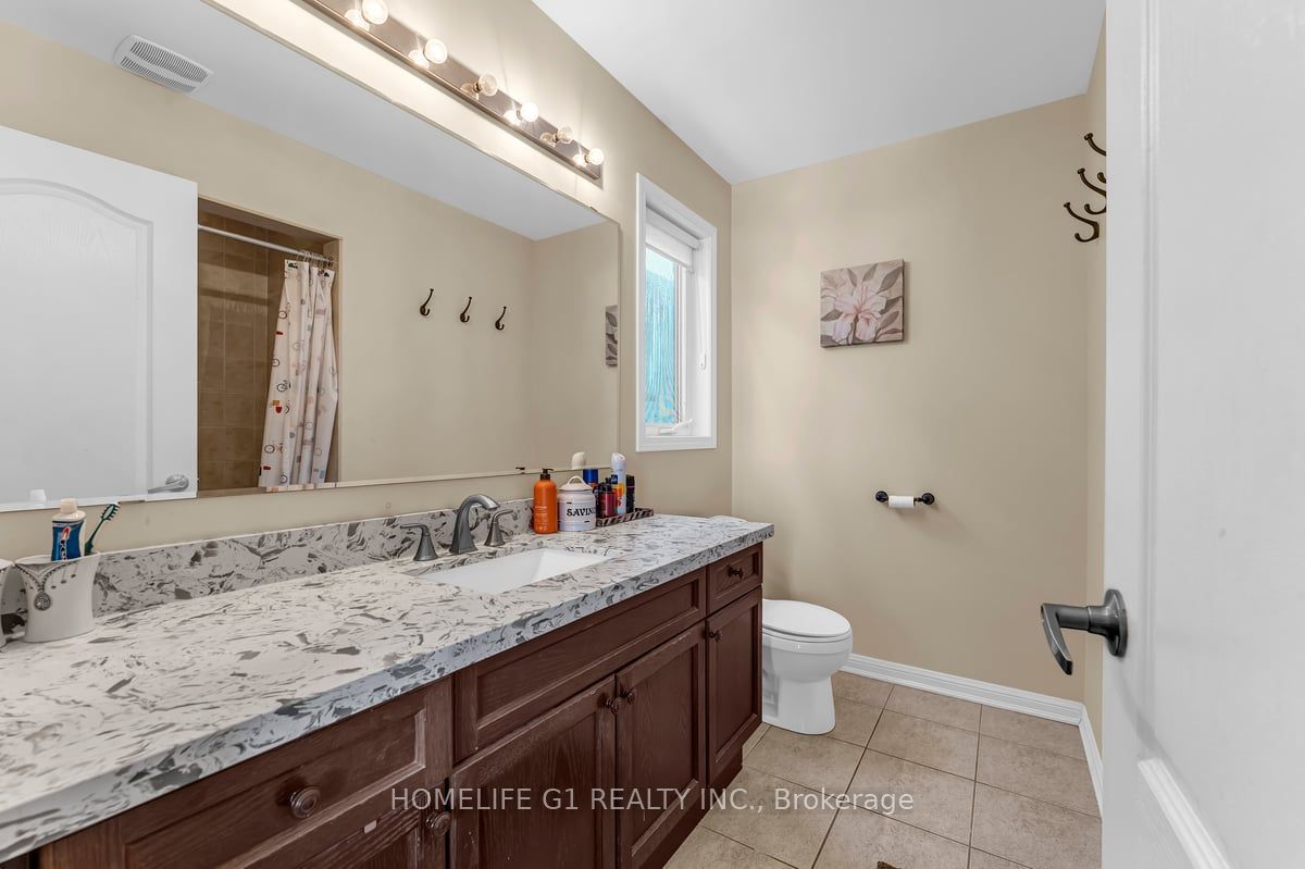 889 Challinor Terrace Property Photo 14