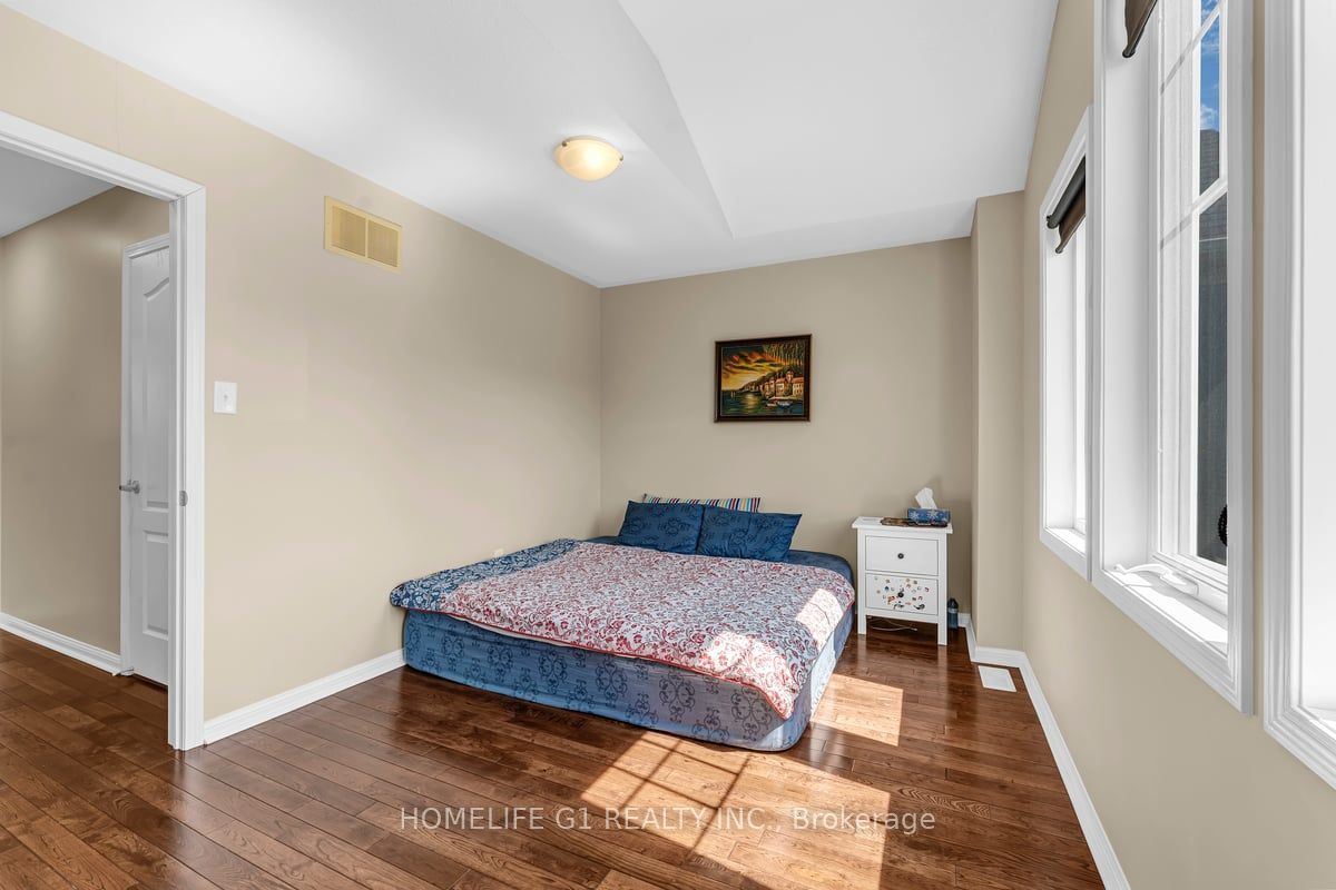 889 Challinor Terrace Property Photo 16