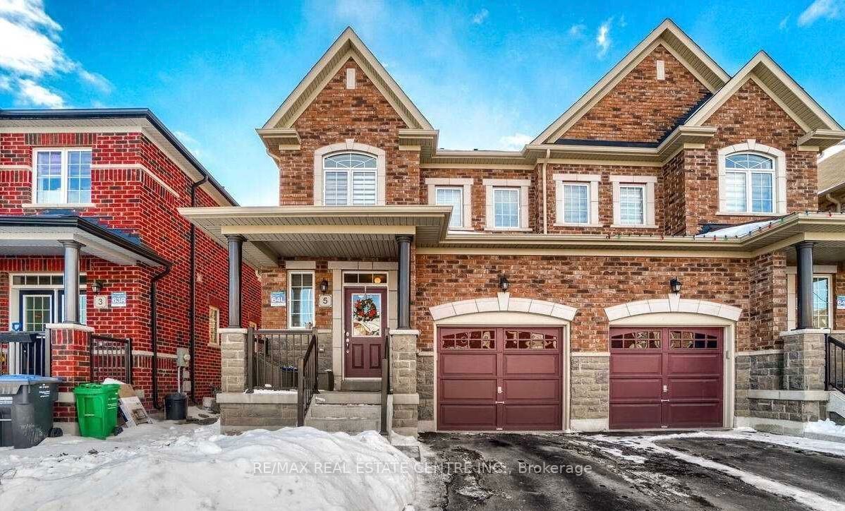 5 Blackberry Valley Crescent (upper) Property Photo 1