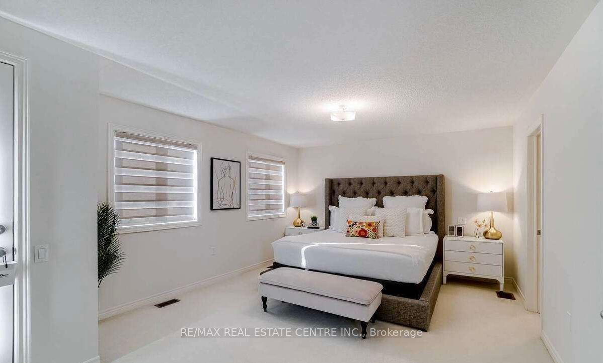 5 Blackberry Valley Crescent (upper) Property Photo 10