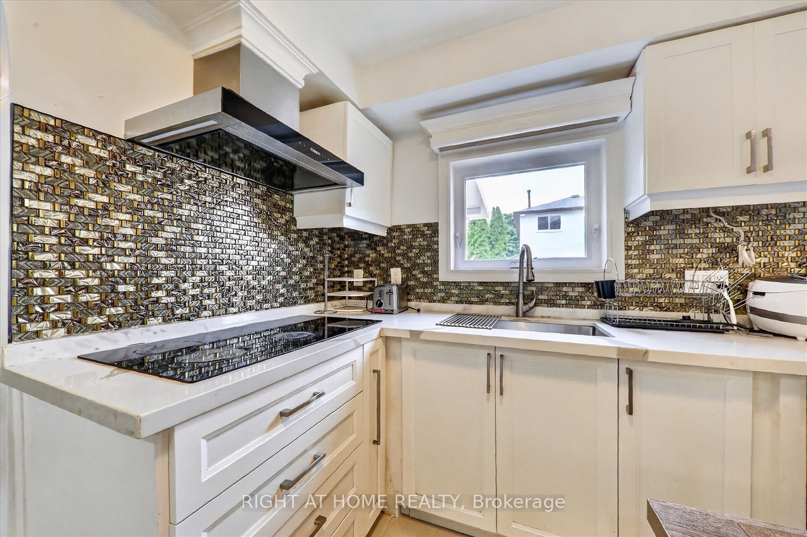 531 Wallenberg Crescent Property Photo 20
