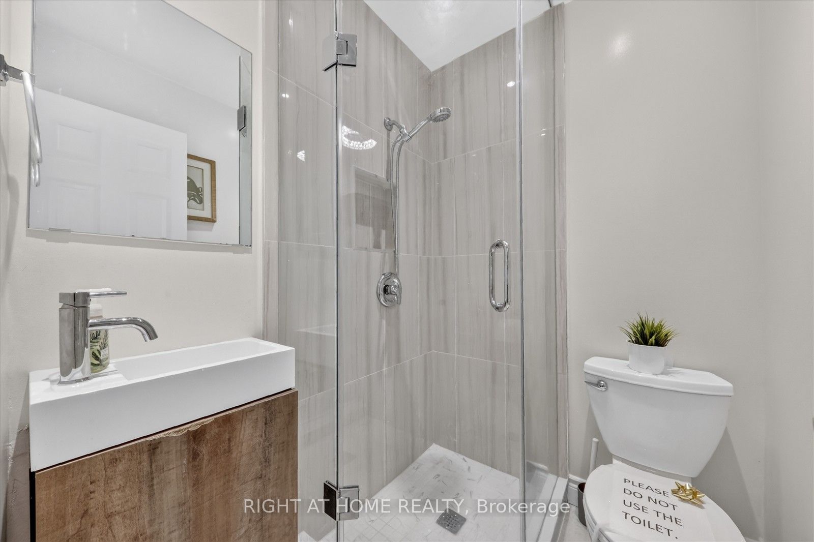 531 Wallenberg Crescent Property Photo 24
