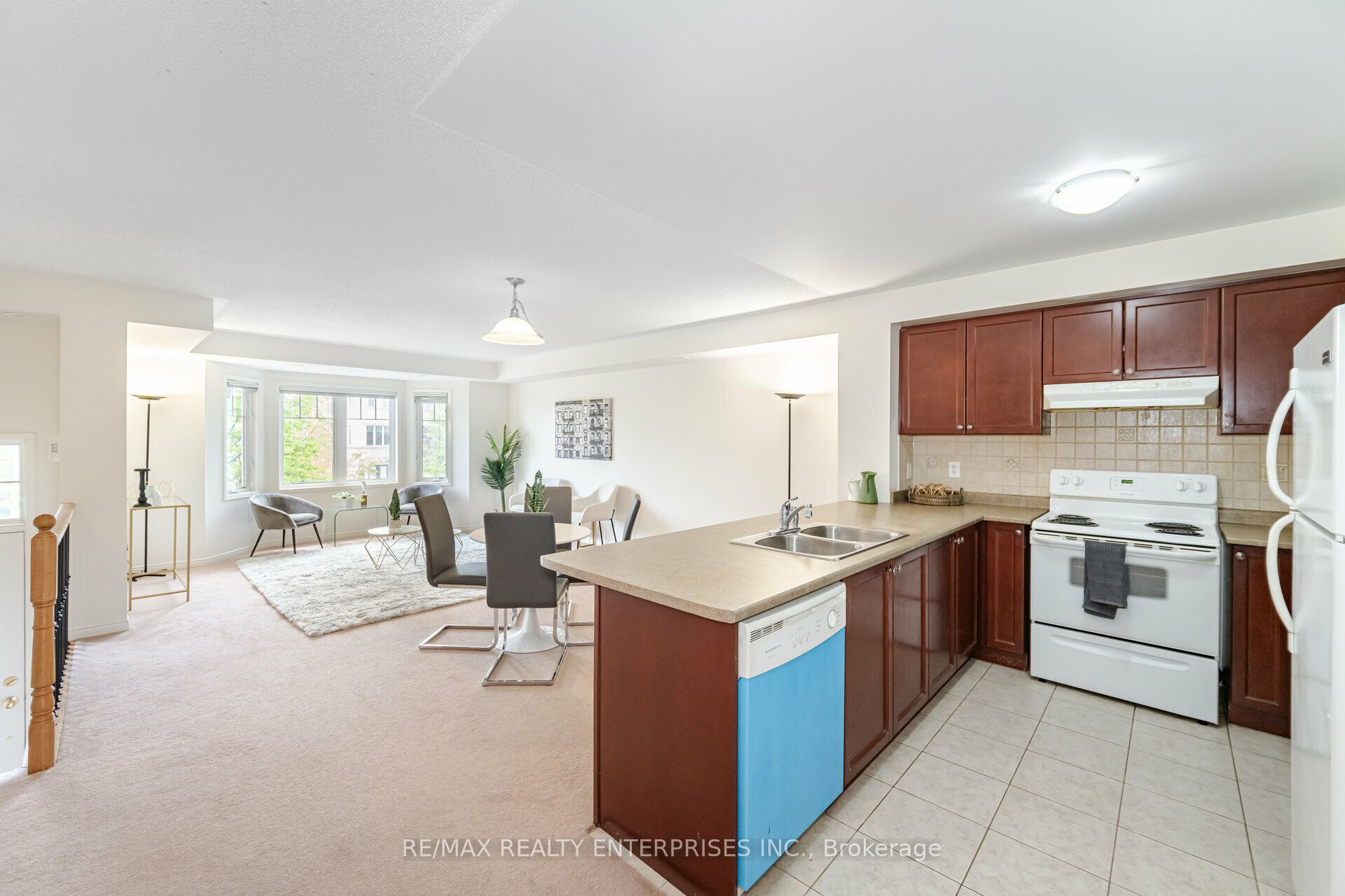3375 Thomas Street 3 Property Photo 6