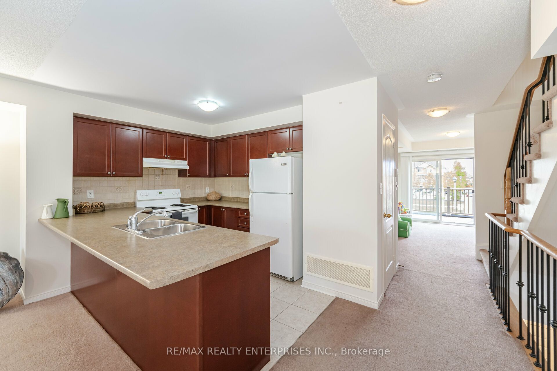 3375 Thomas Street 3 Property Photo 7
