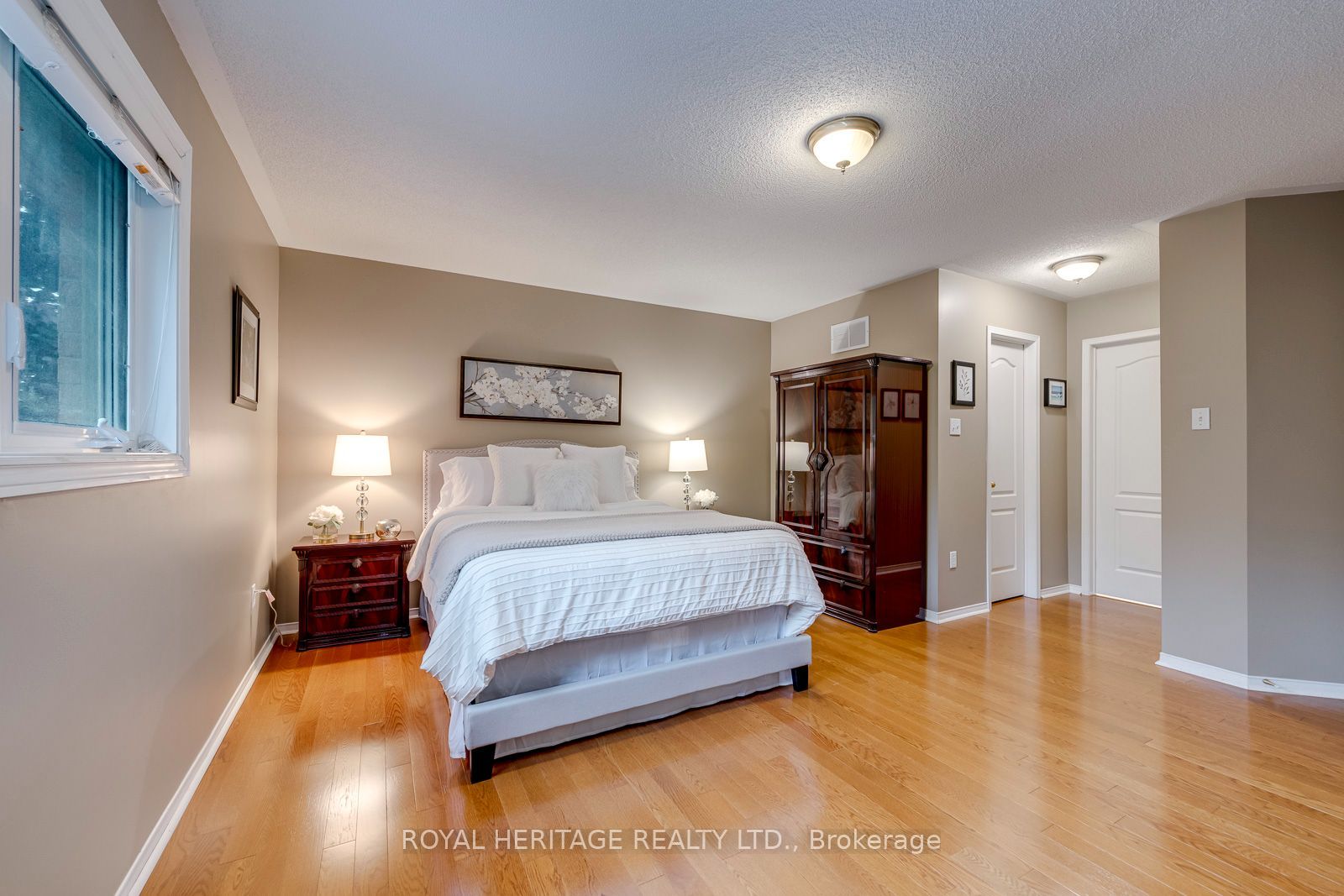 1451 Ravensmoor Crescent Property Photo 25