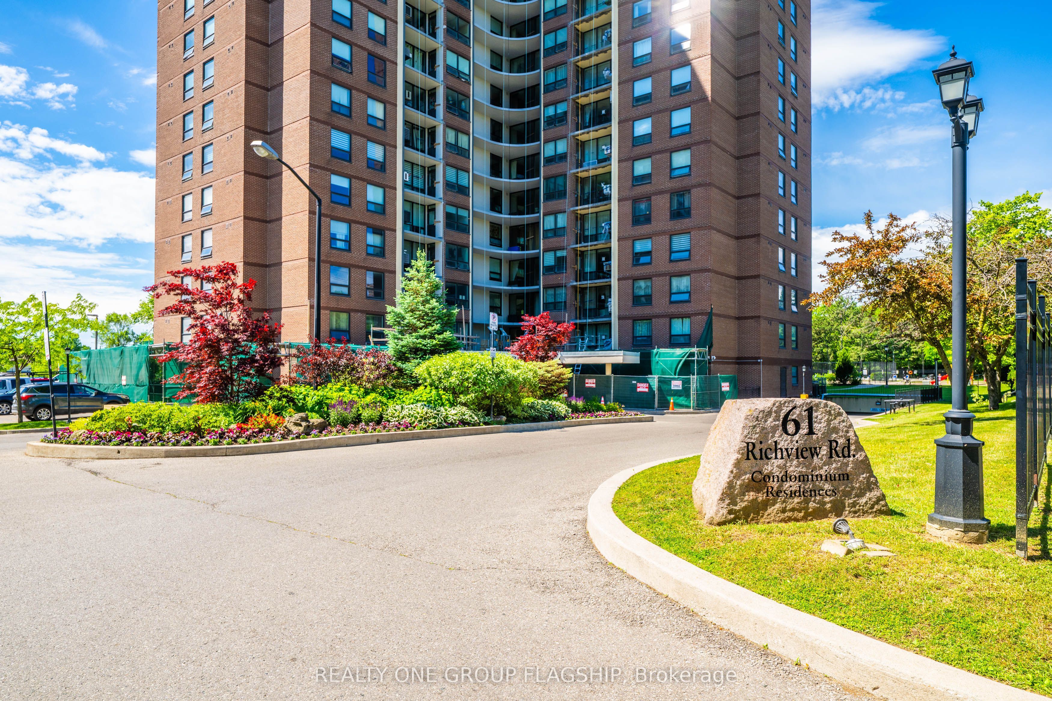 61 Richview Road 1401 Property Photo 2